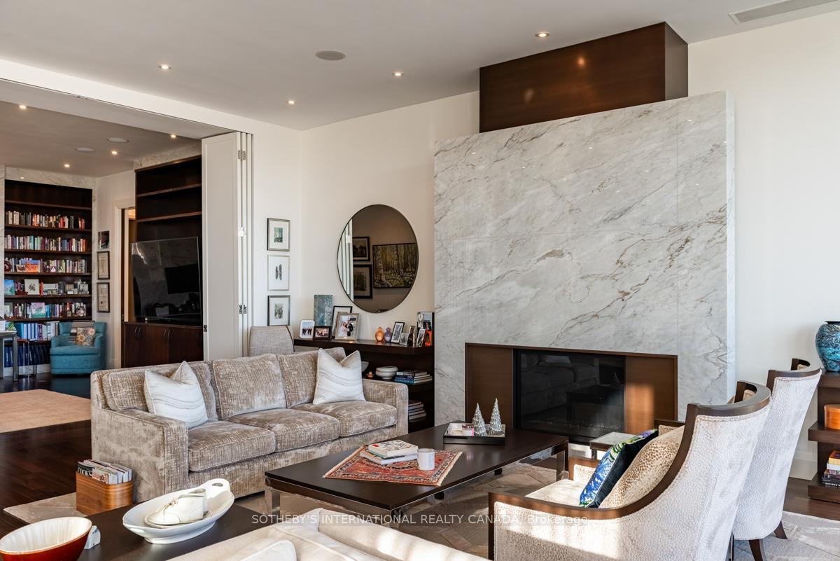 155 Cumberland Street 1201, Toronto C02 Unit: 1201