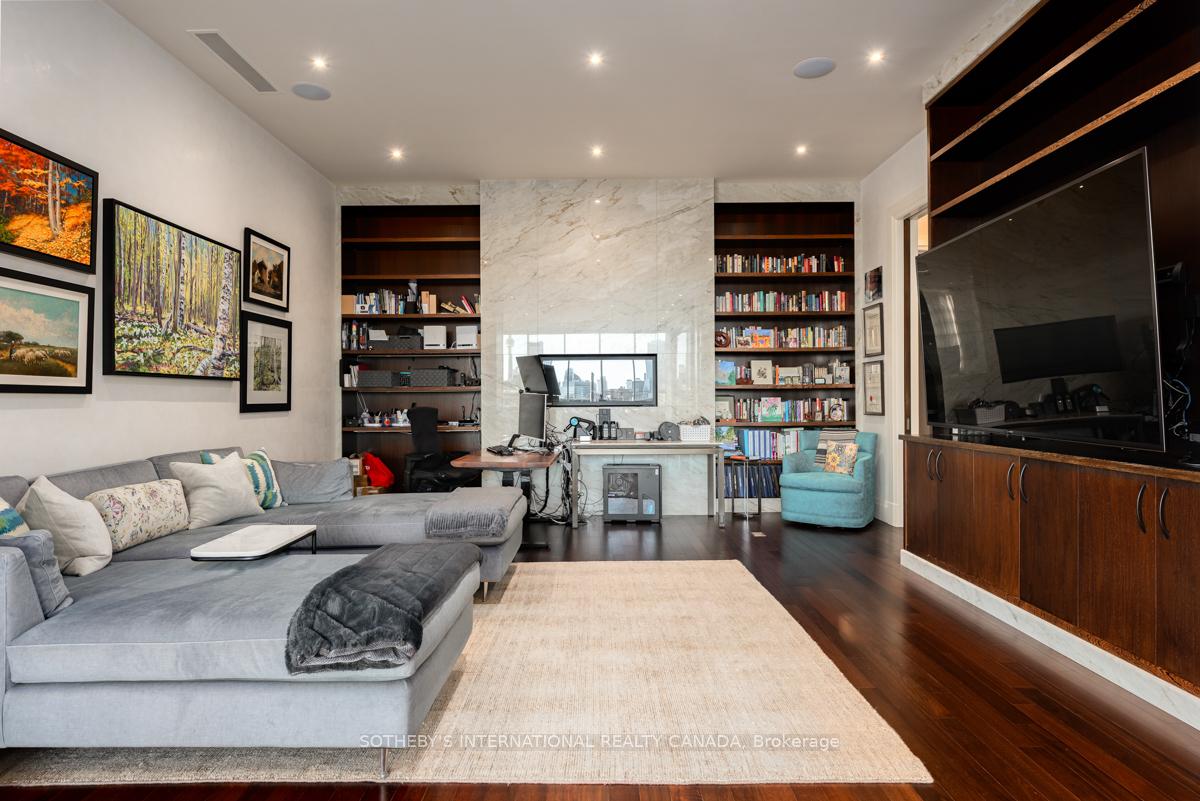 155 Cumberland Street 1201, Toronto C02 Unit: 1201