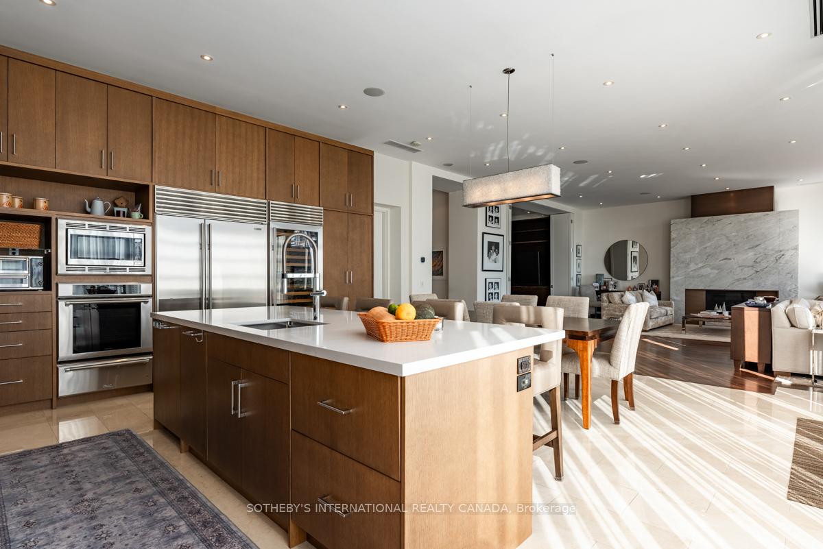 155 Cumberland Street 1201, Toronto C02 Unit: 1201