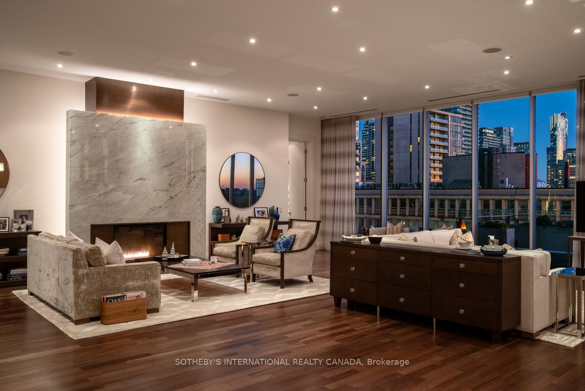 155 Cumberland Street 1201, Toronto C02 Unit: 1201