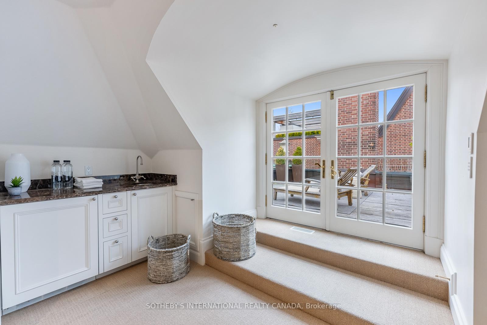 52 Rosedale Road, Toronto C09