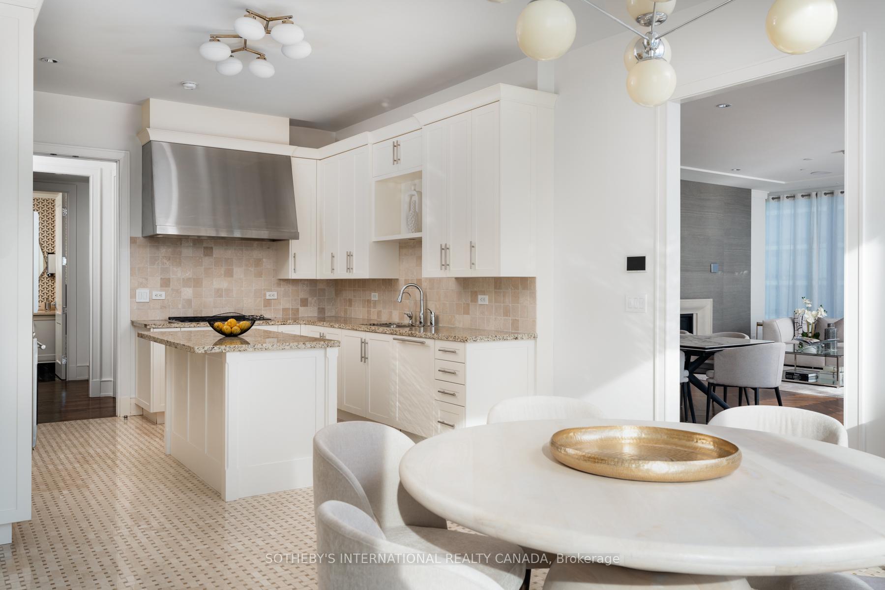 183 Wellington Street W 4104