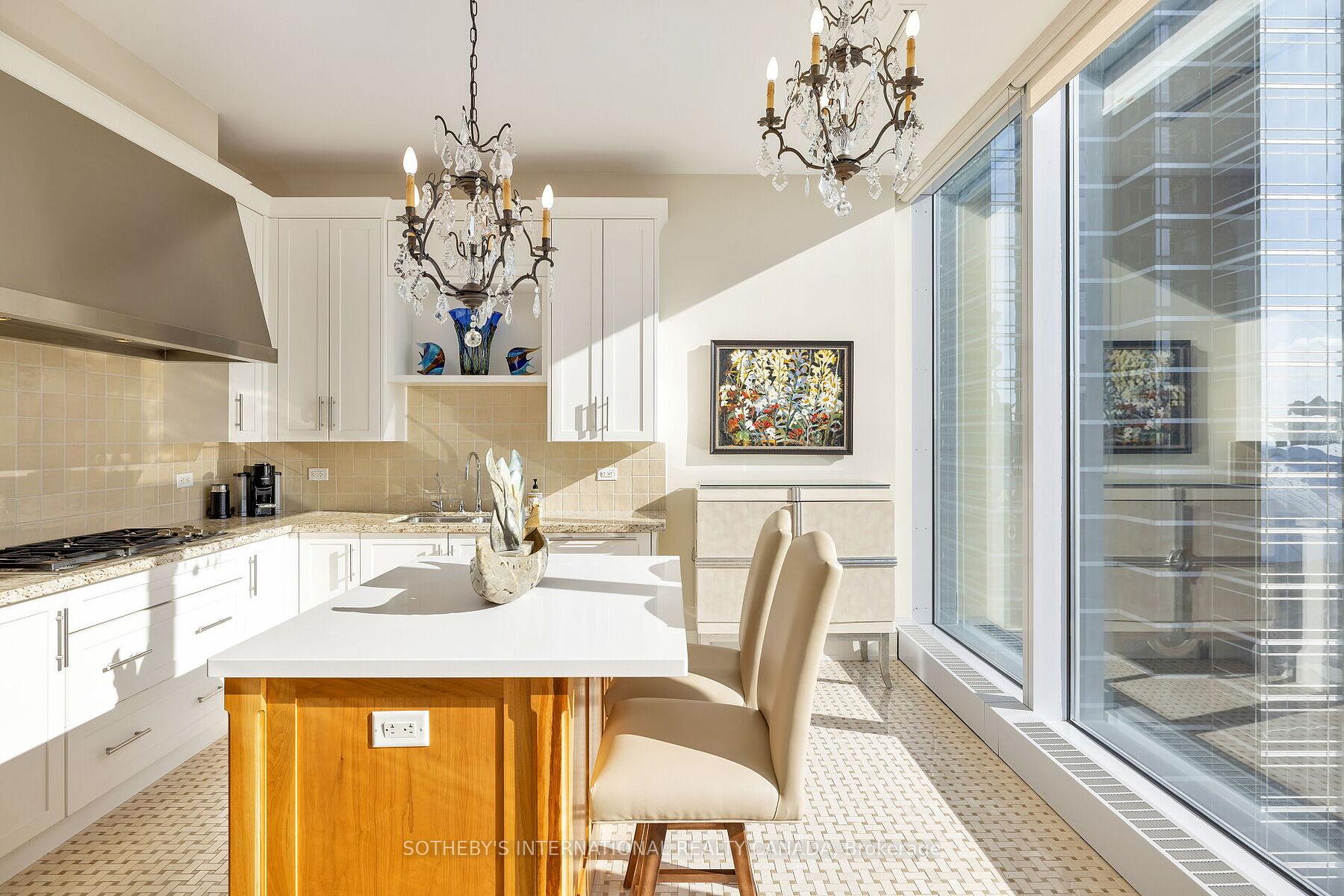 183 Wellington Street W 2506