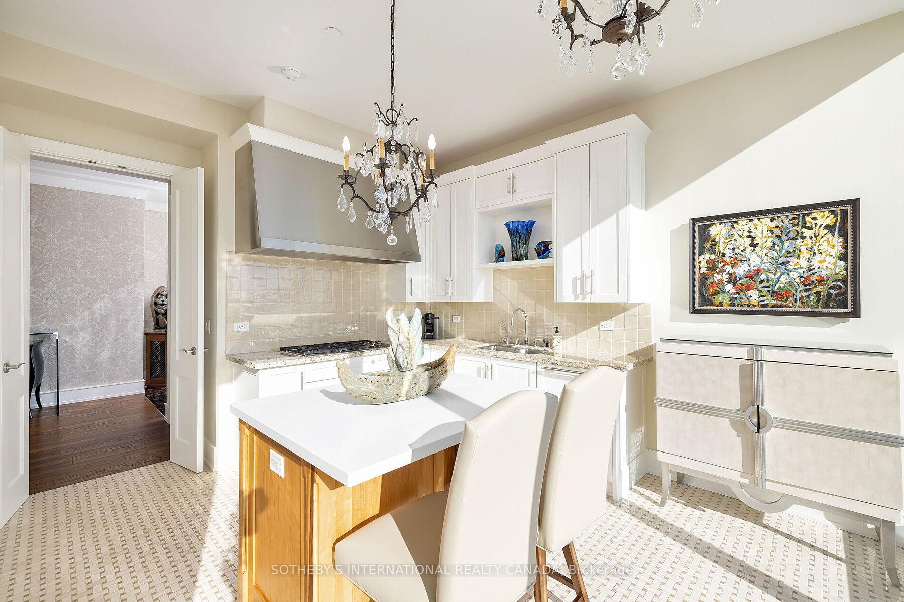 183 Wellington Street W 2506