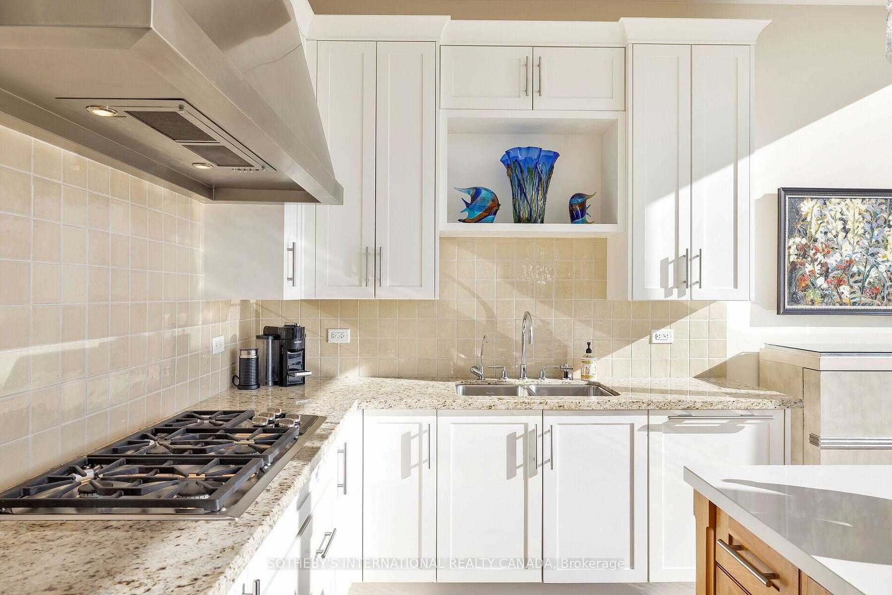 183 Wellington Street W 2506