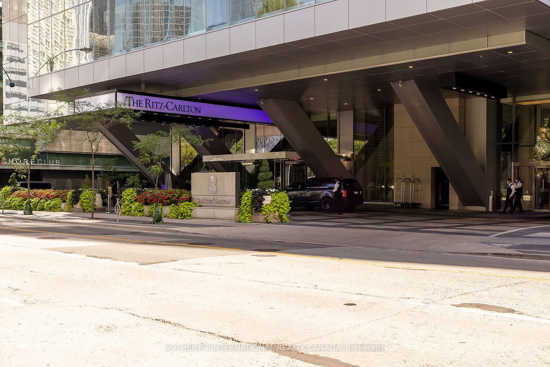 183 Wellington Street W 2506