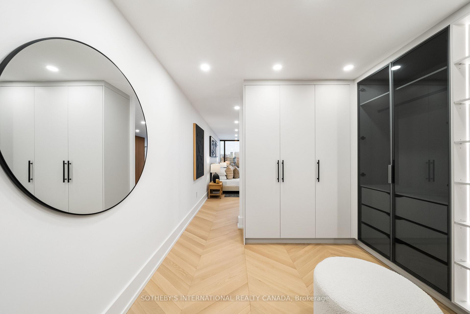 110 Bloor Street W 1009