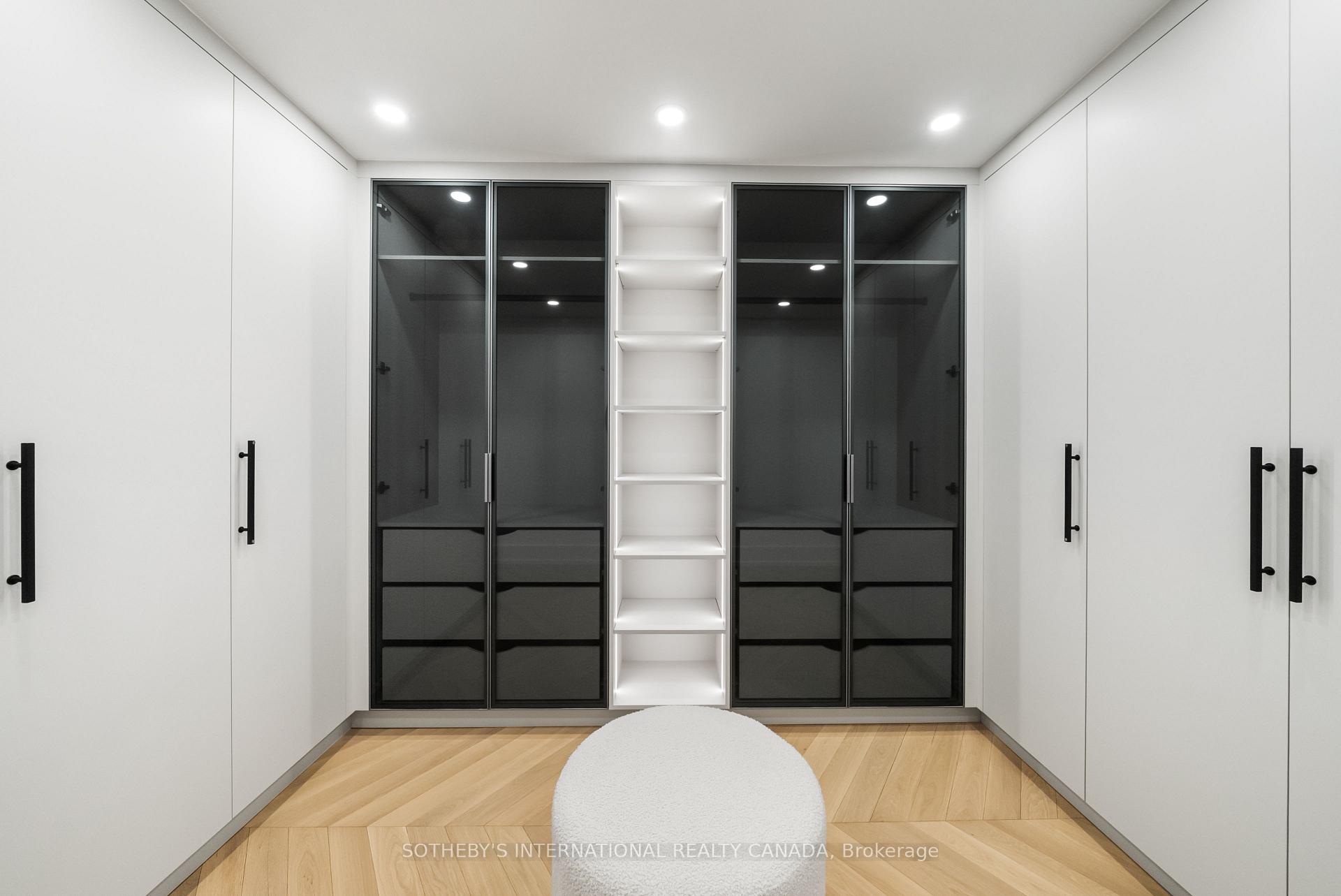 110 Bloor Street W 1009