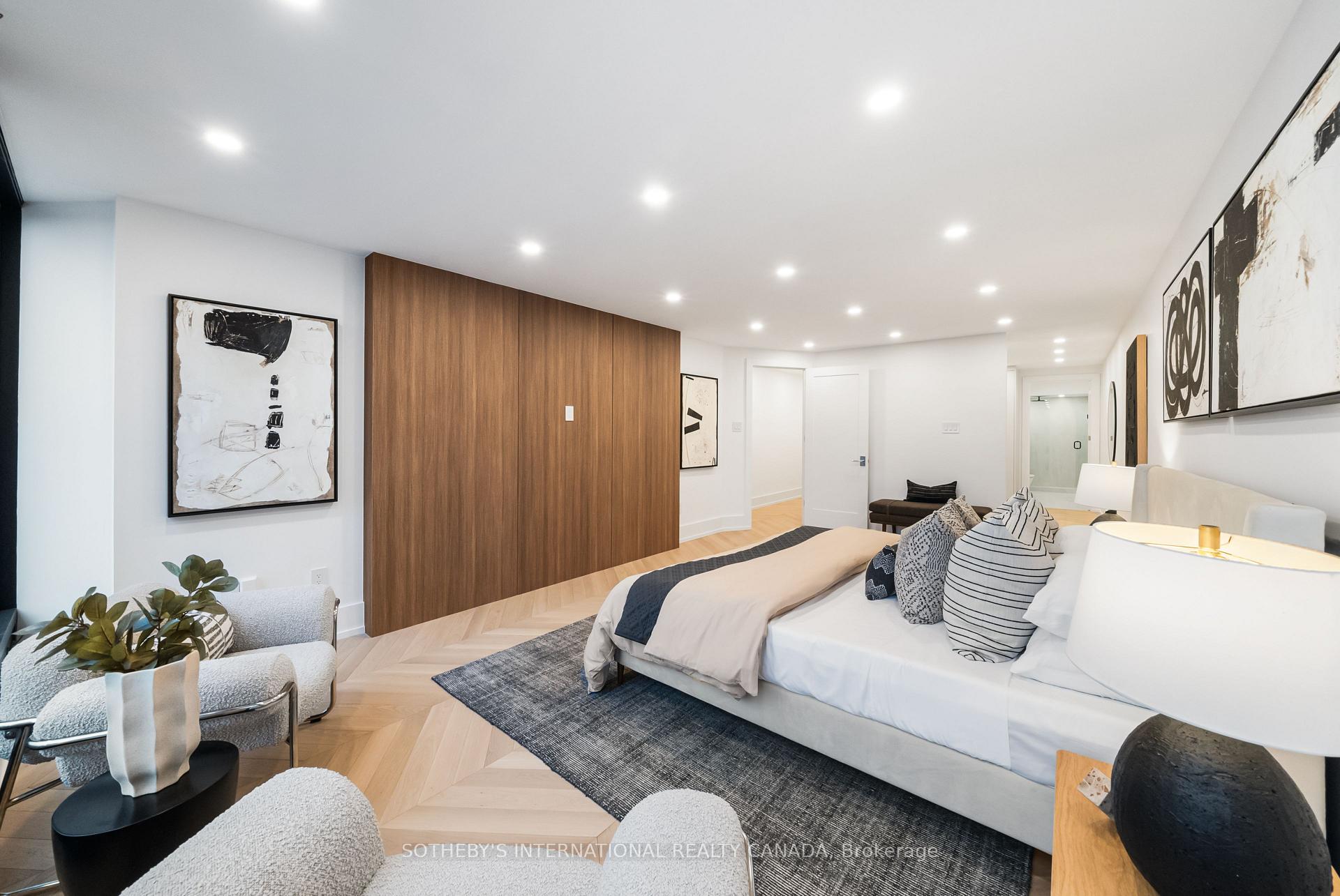 110 Bloor Street W 1009