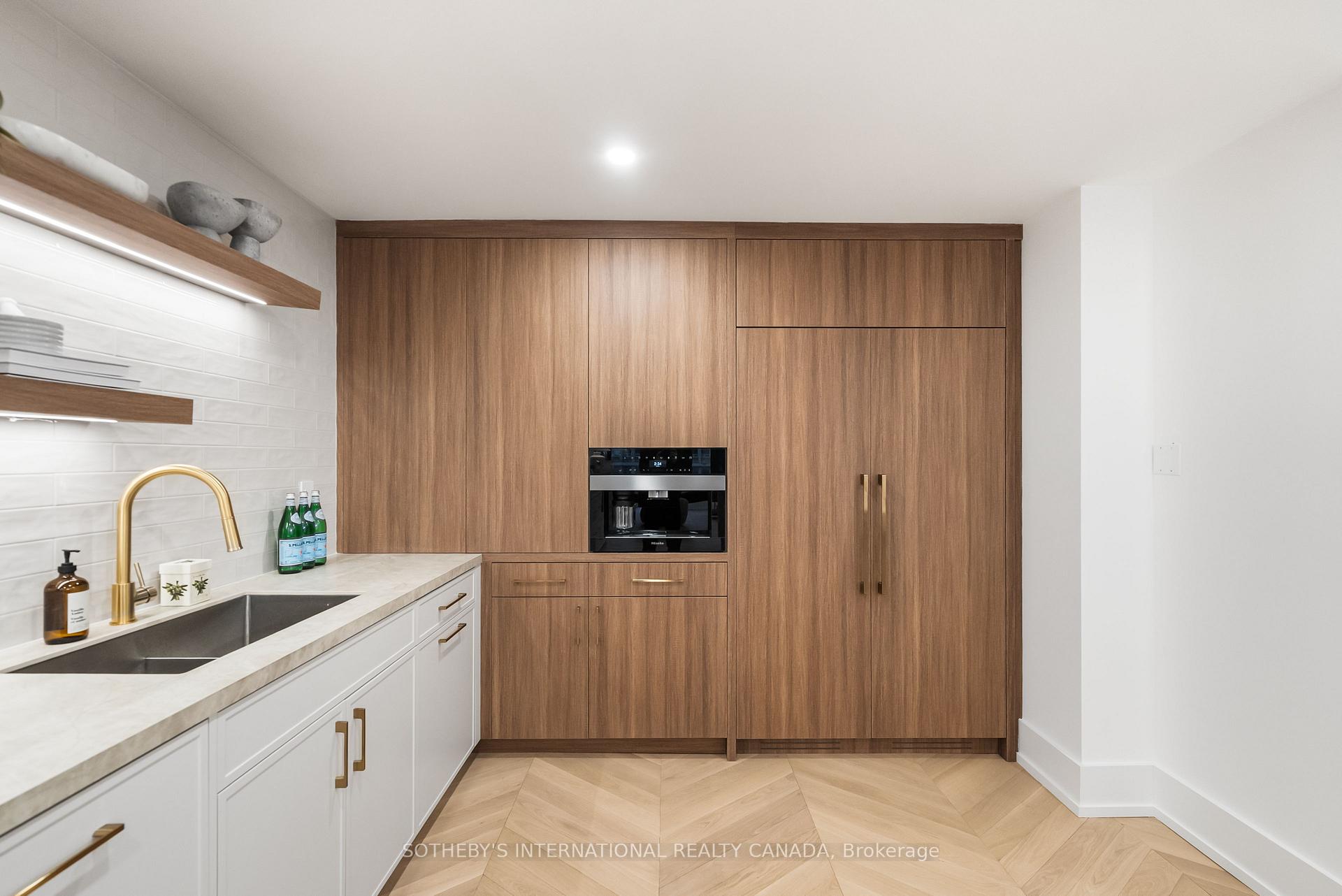 110 Bloor Street W 1009