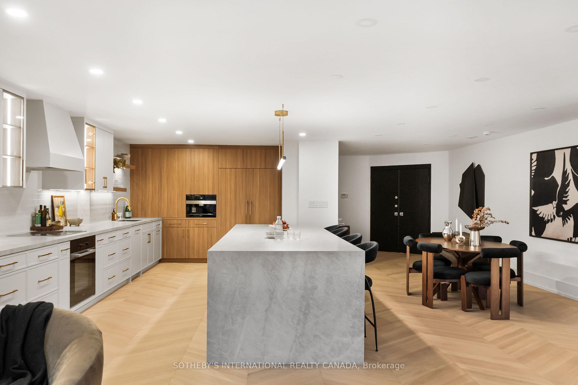 110 Bloor Street W 1009