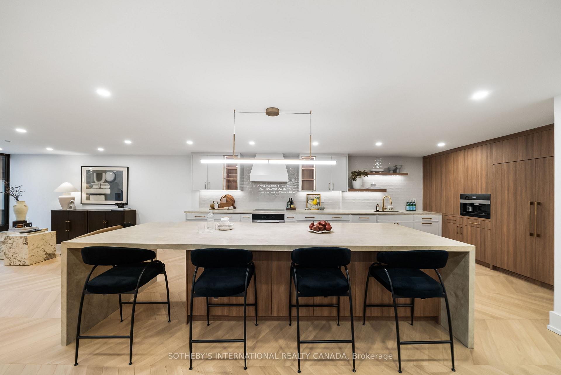 110 Bloor Street W 1009