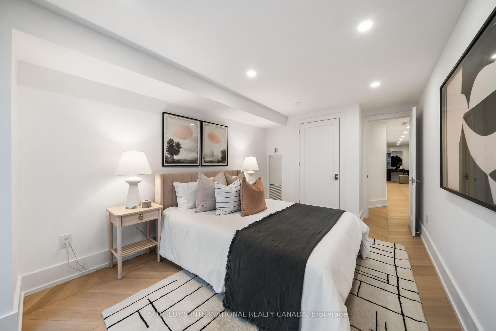 110 Bloor Street W 1009