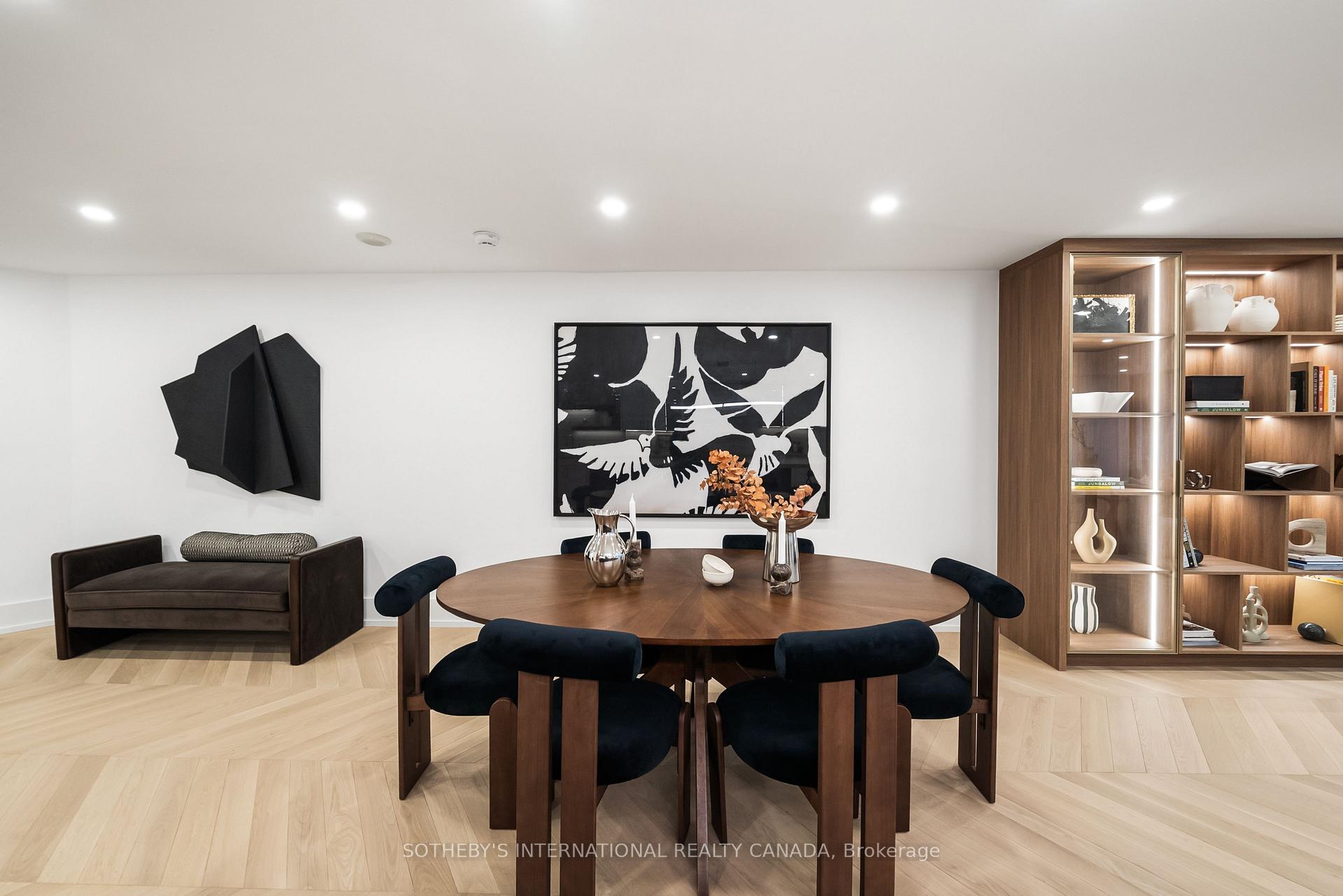 110 Bloor Street W 1009