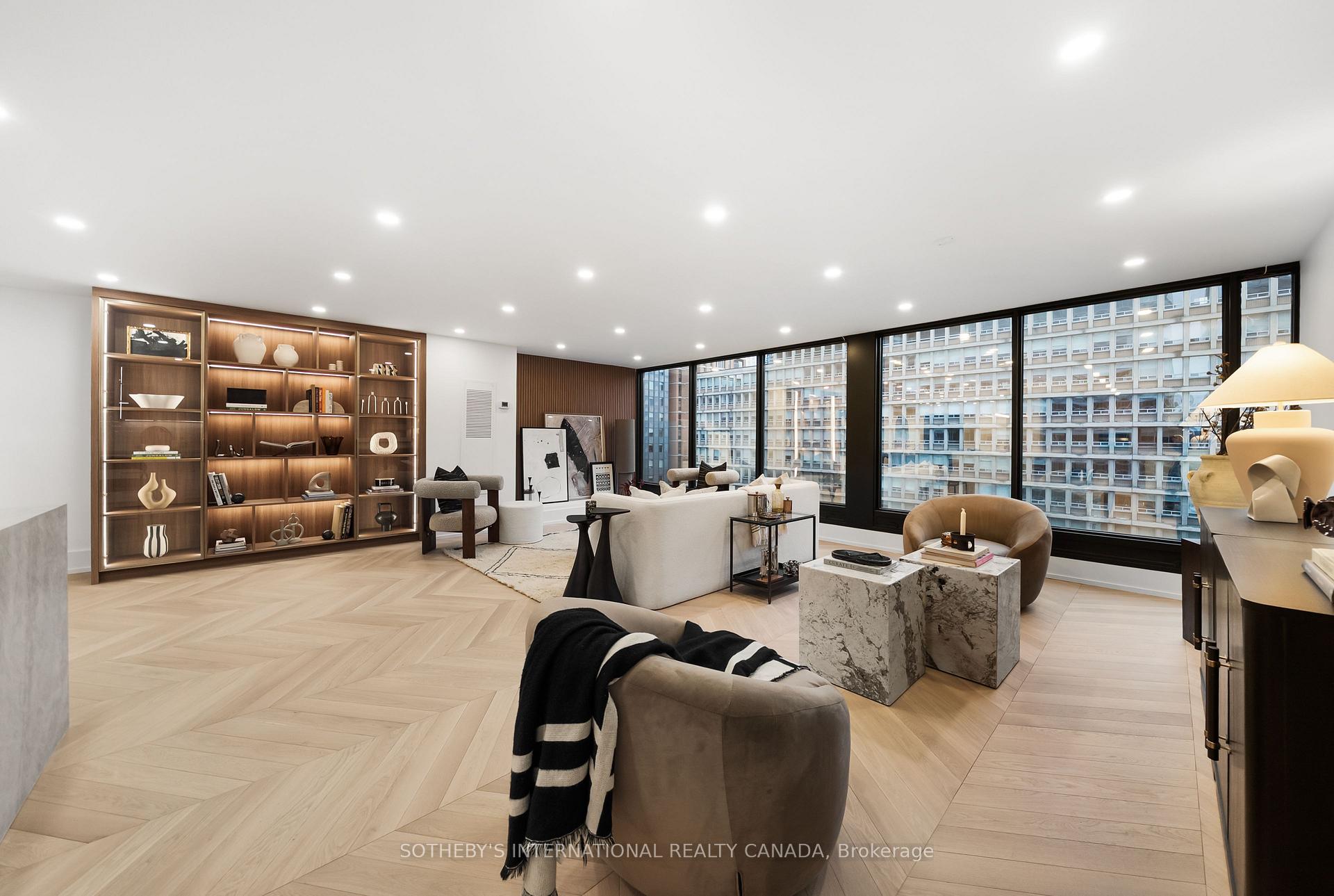 110 Bloor Street W 1009