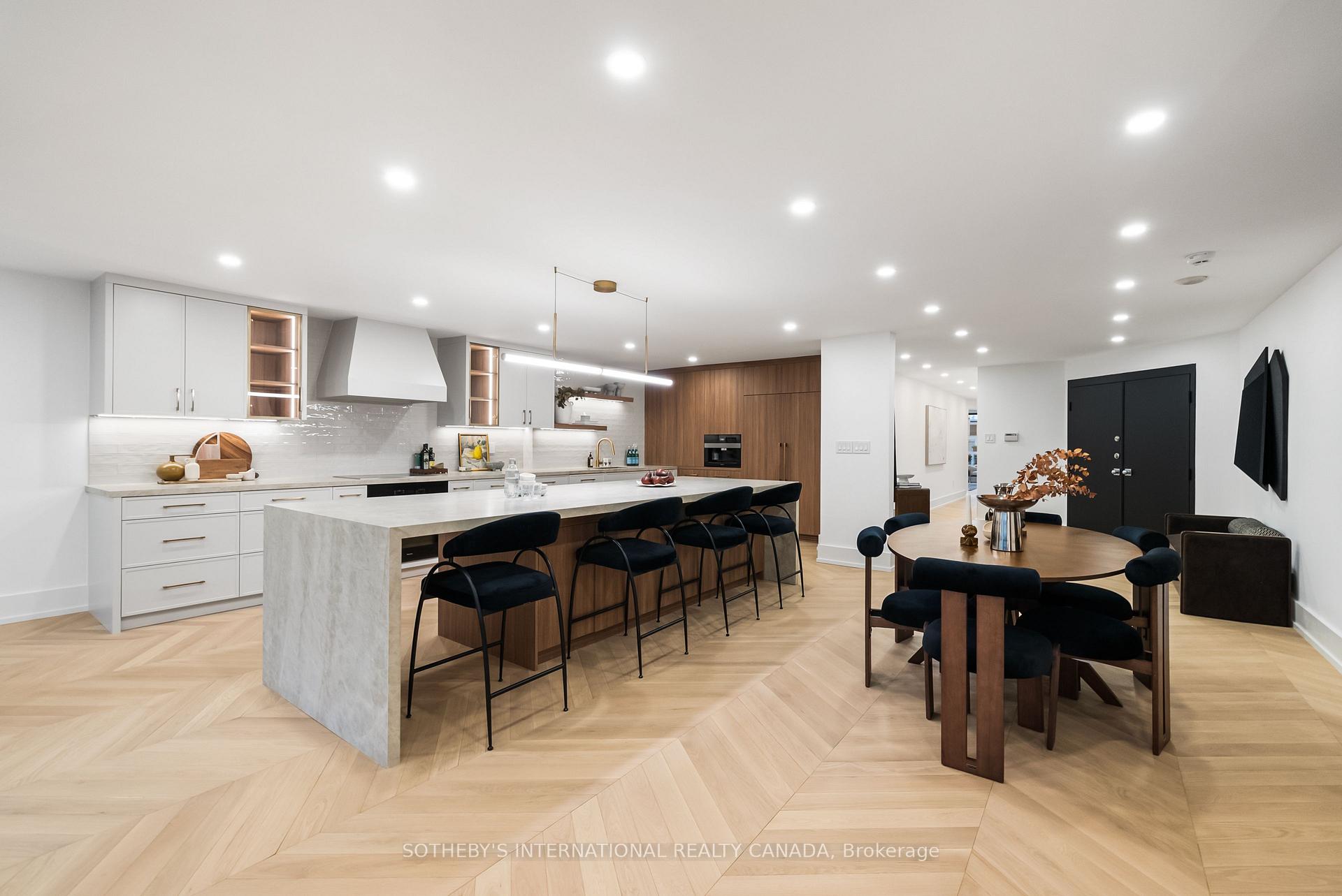 110 Bloor Street W 1009