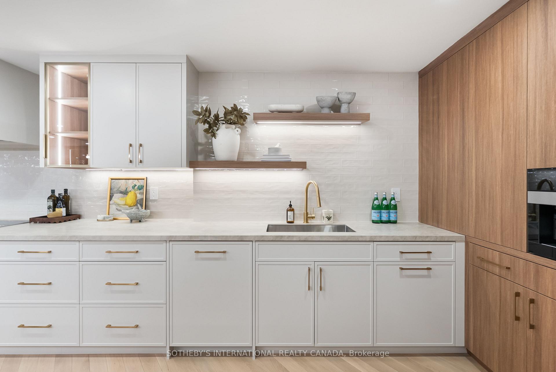 110 Bloor Street W 1009