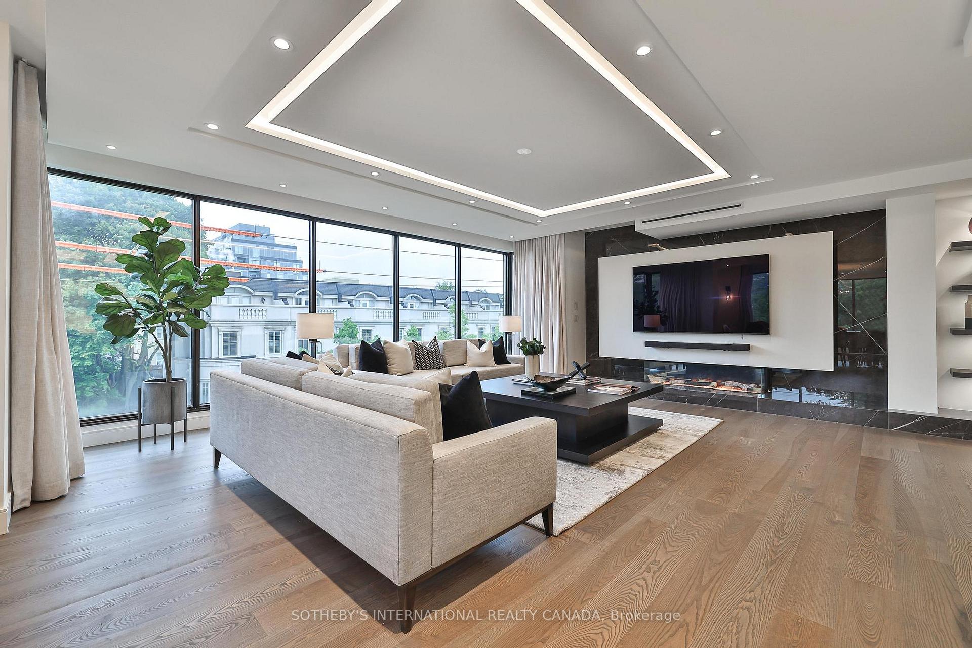 342 Spadina Road 405