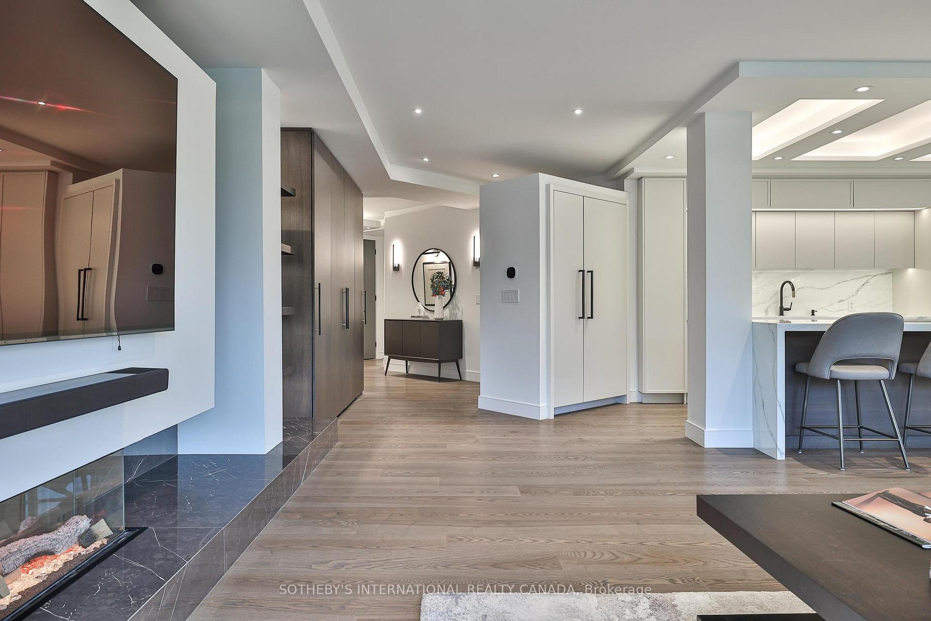 342 Spadina Road 405