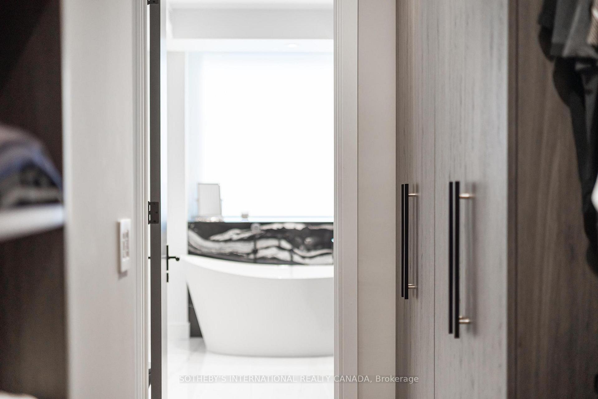 342 Spadina Road 405