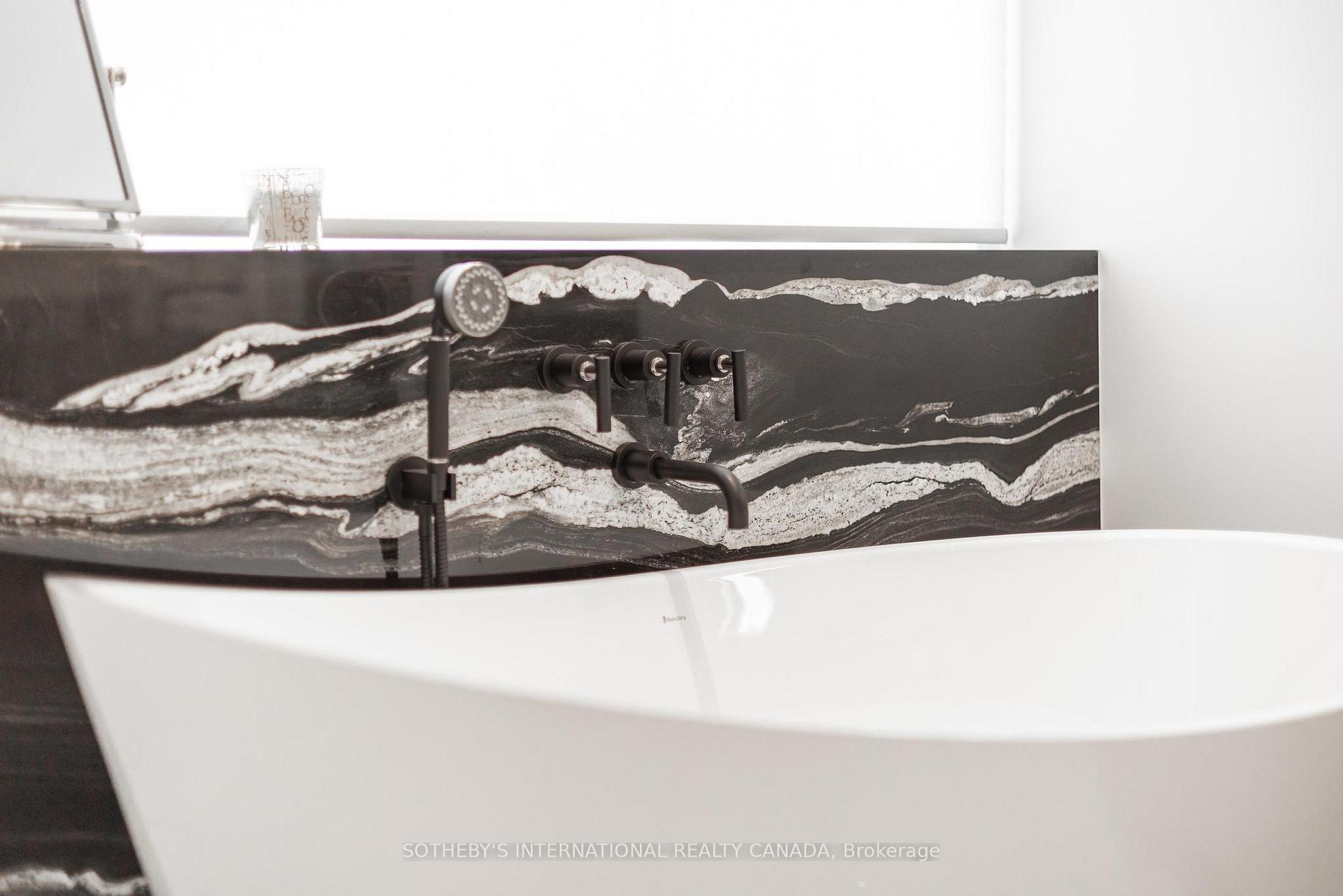 342 Spadina Road 405