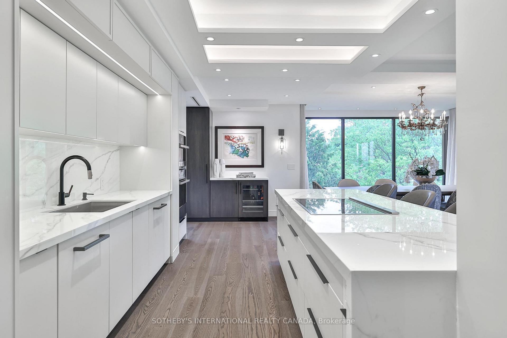 342 Spadina Road 405