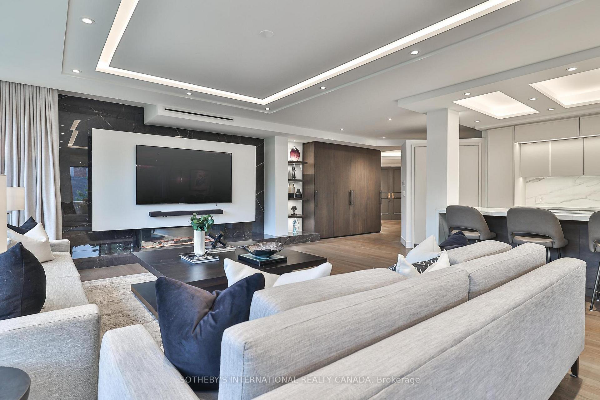 342 Spadina Road 405