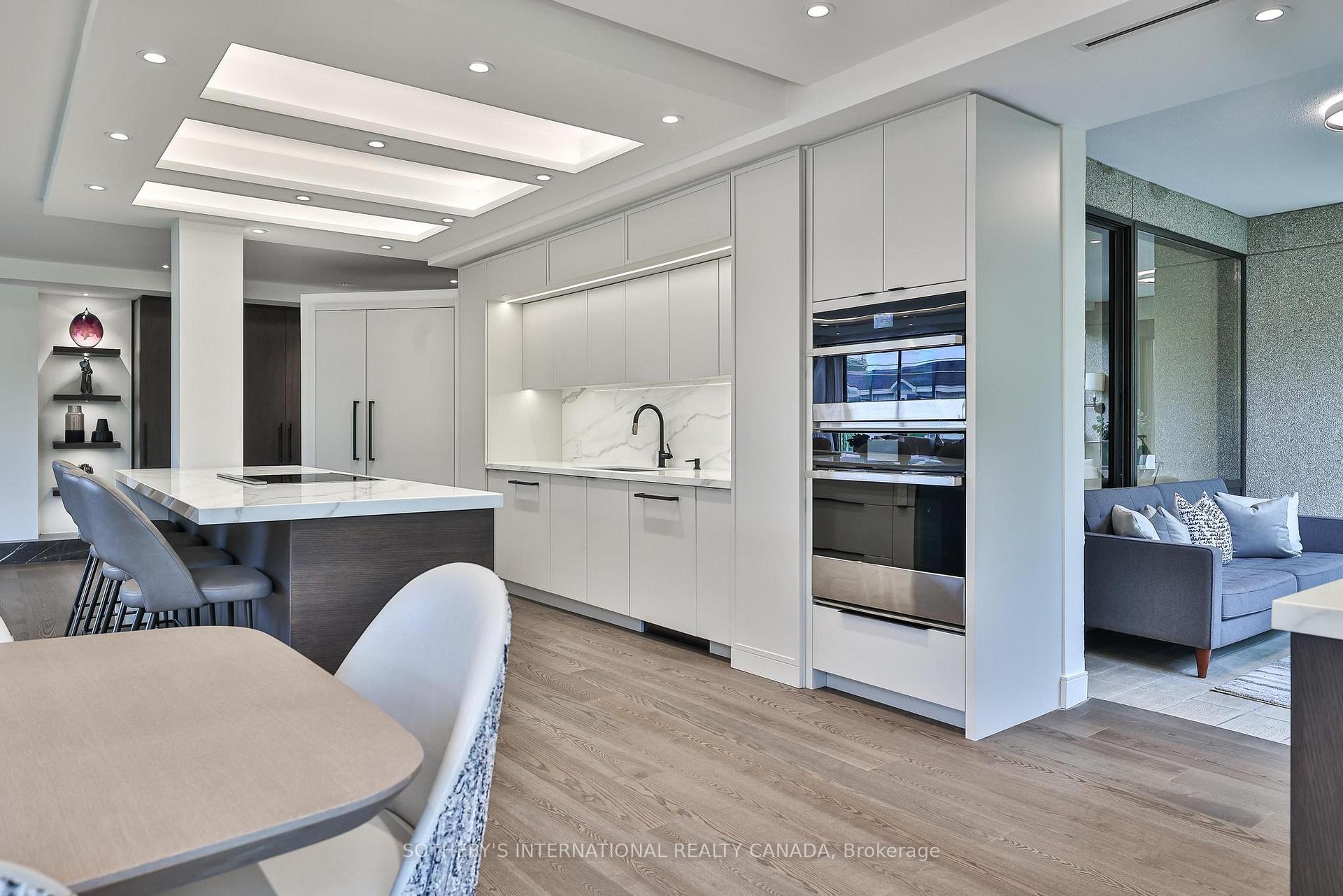 342 Spadina Road 405