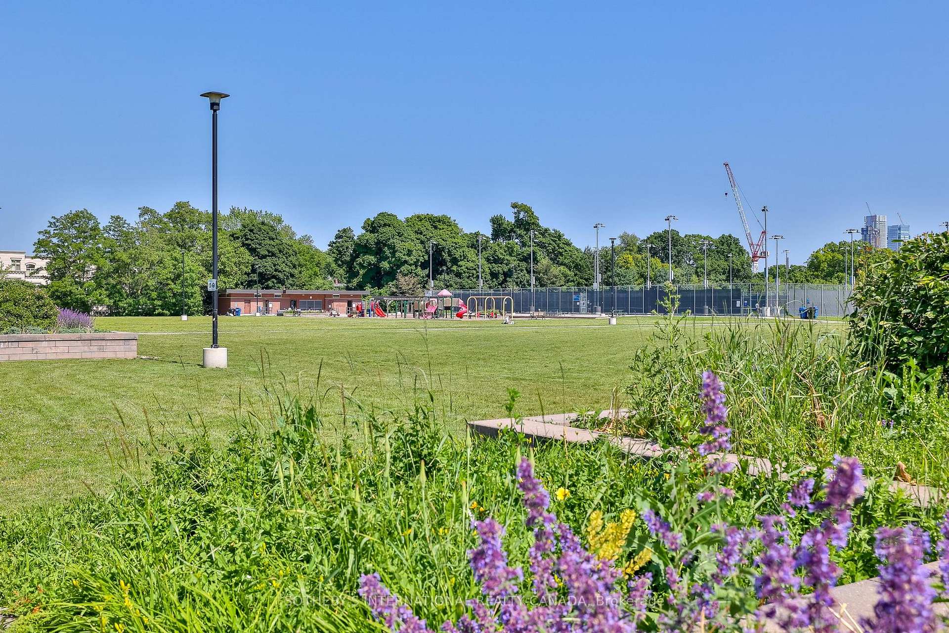 342 Spadina Road 405