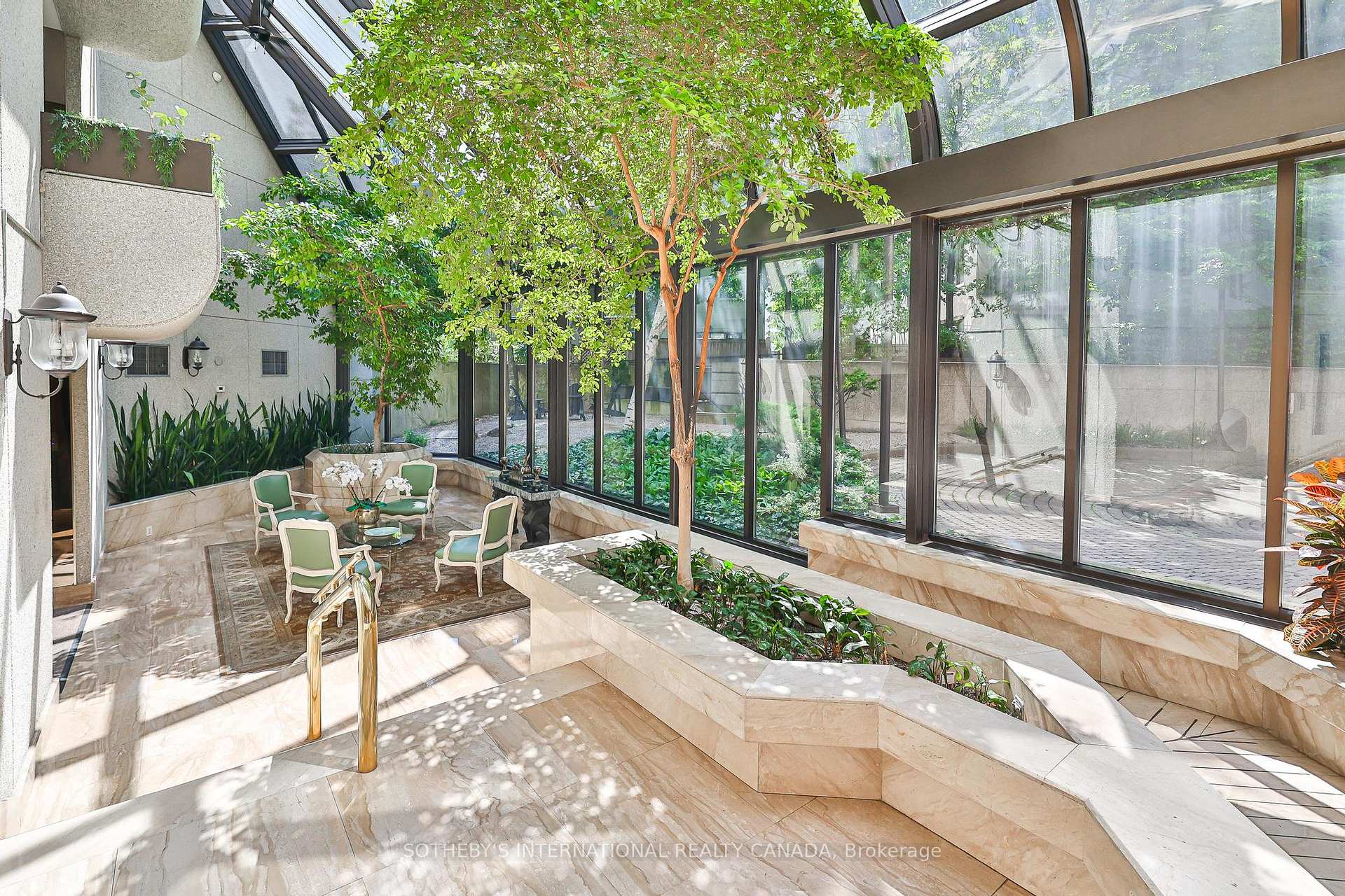 342 Spadina Road 405