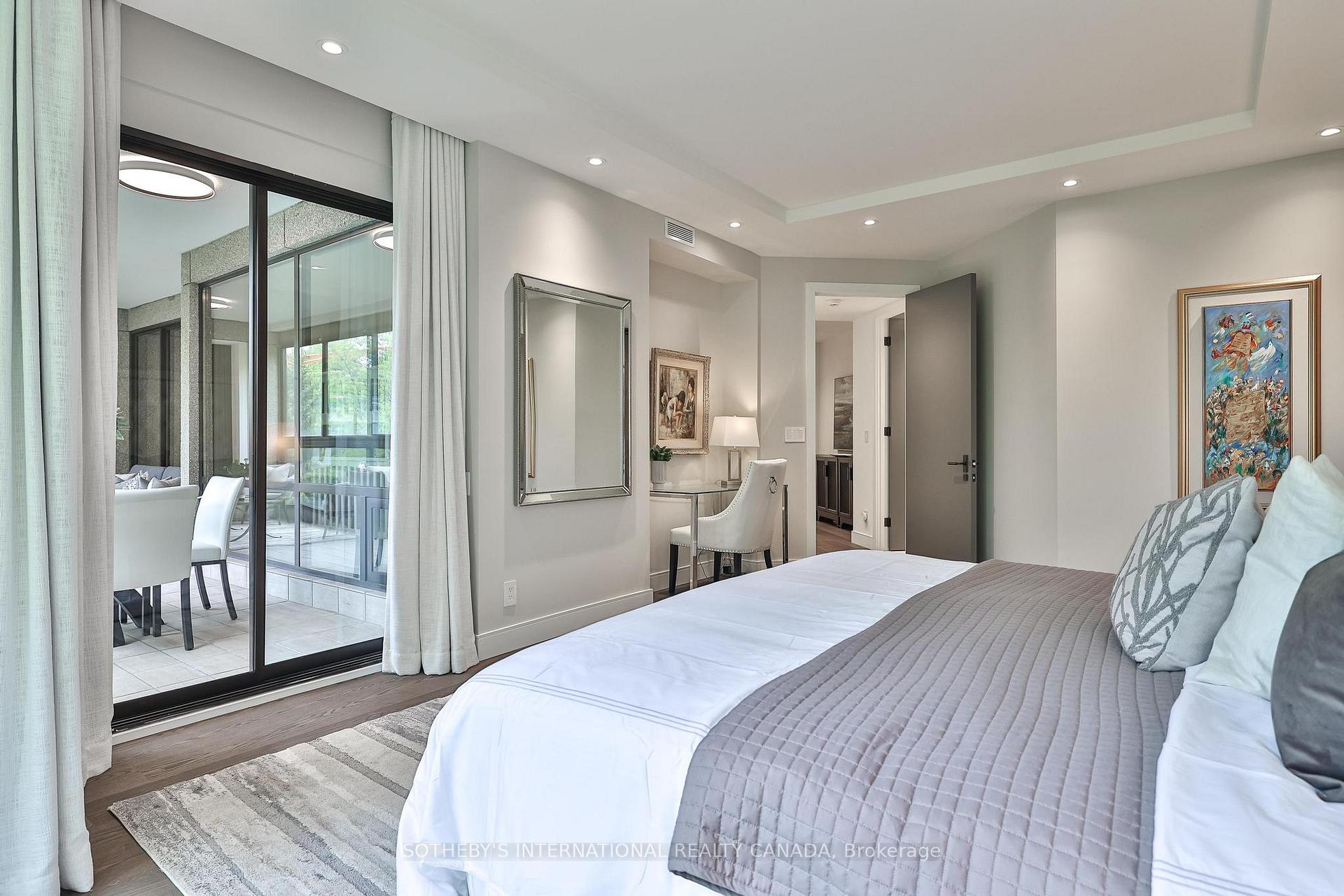 342 Spadina Road 405