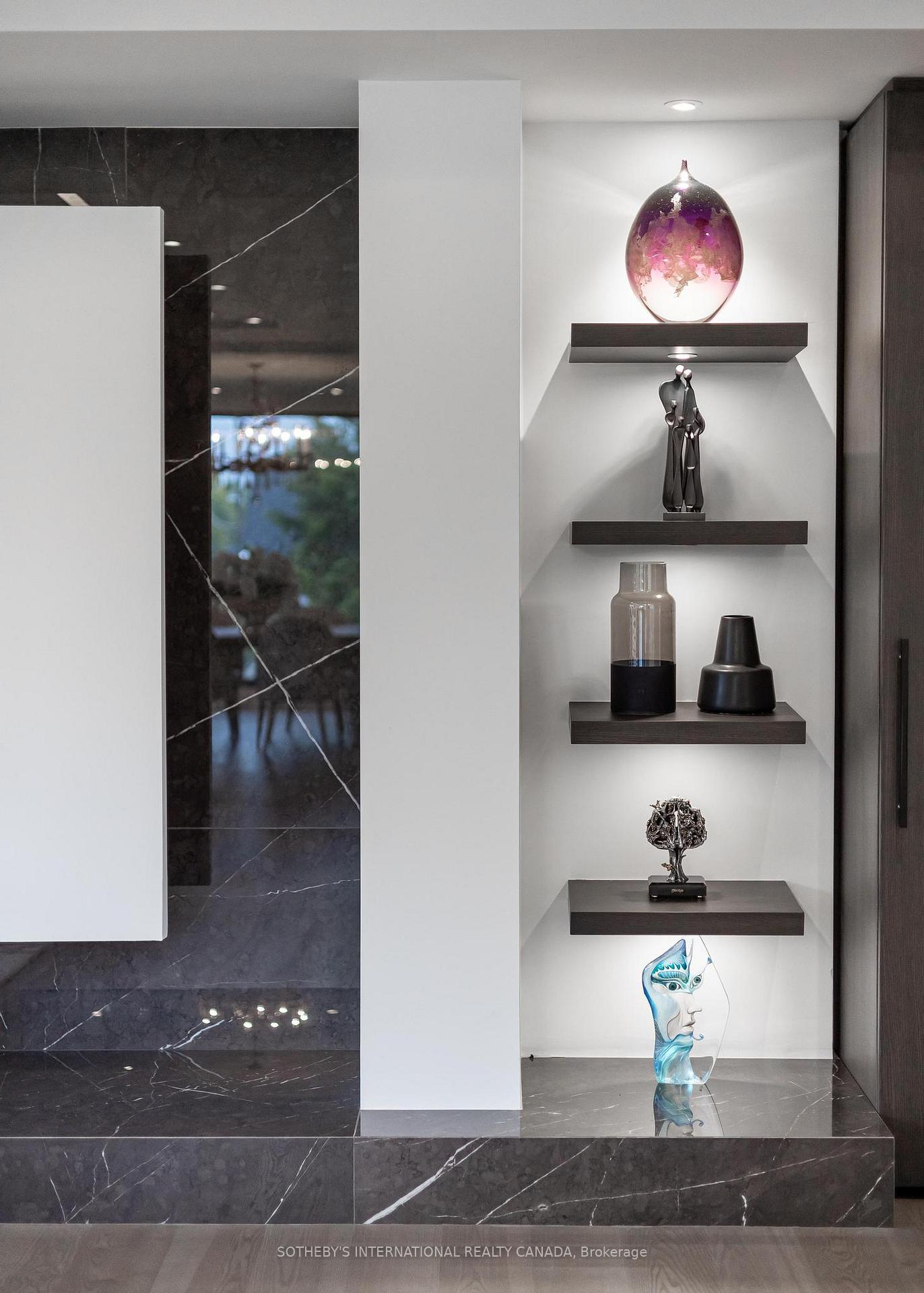 342 Spadina Road 405