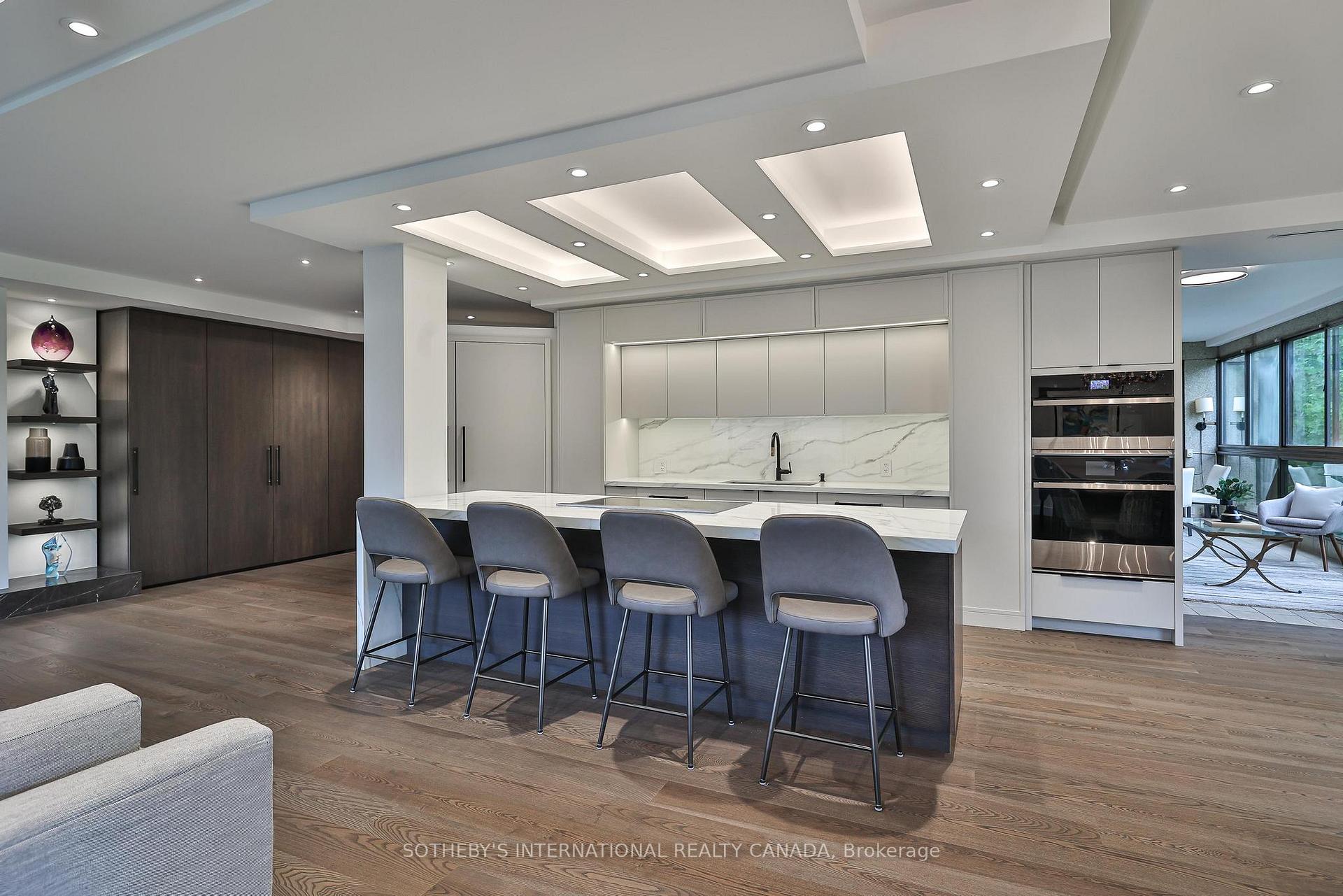 342 Spadina Road 405