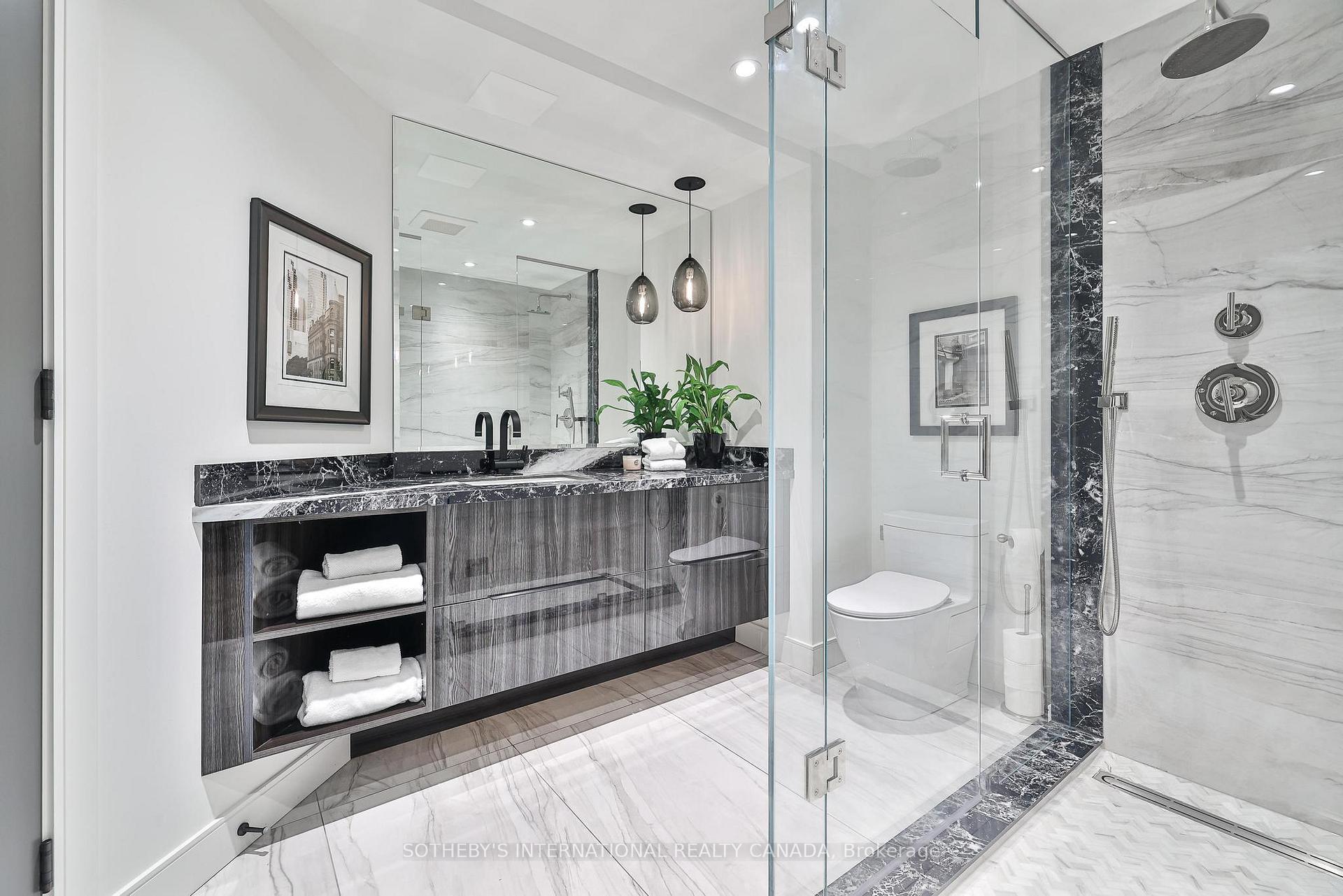 342 Spadina Road 405