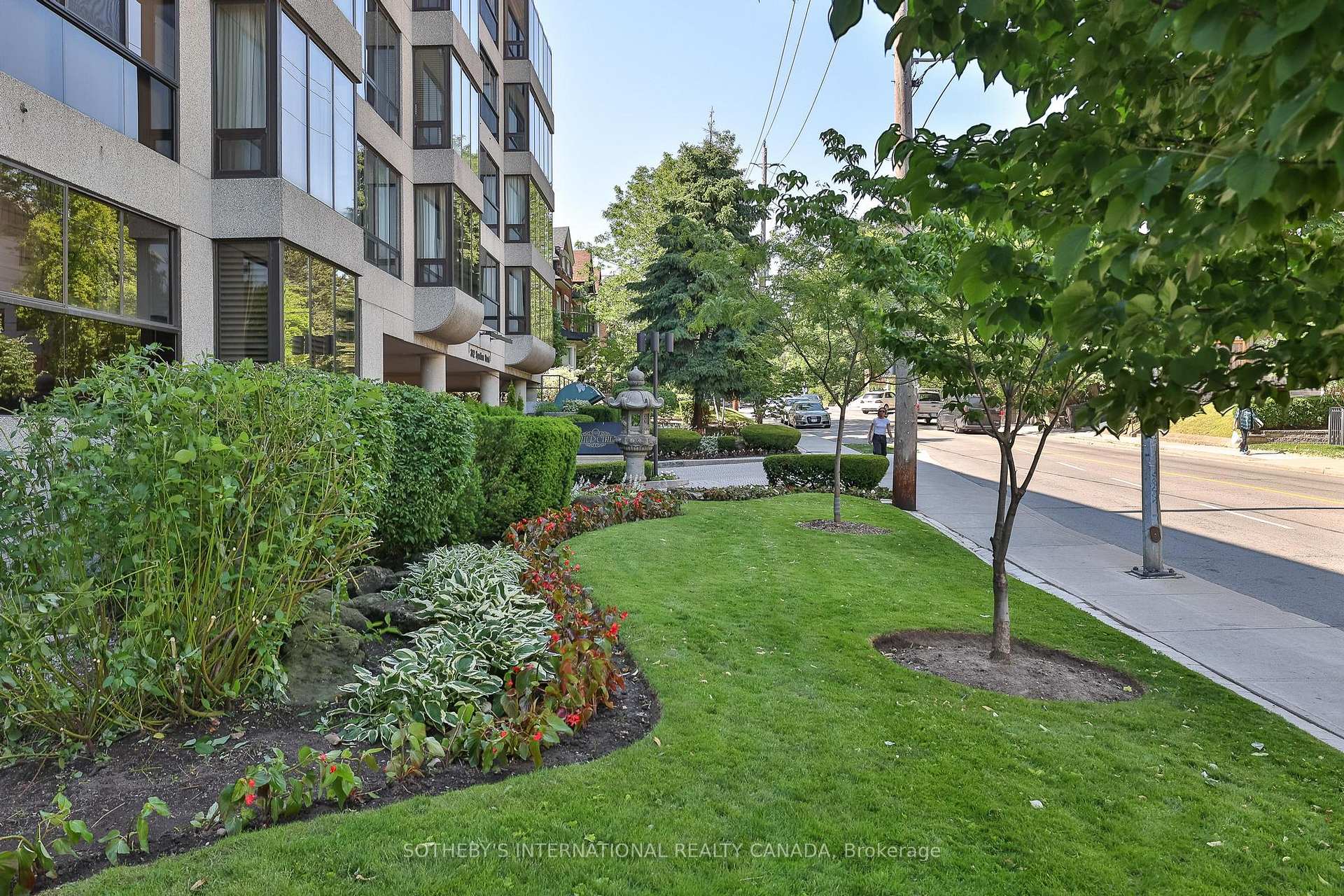 342 Spadina Road 405