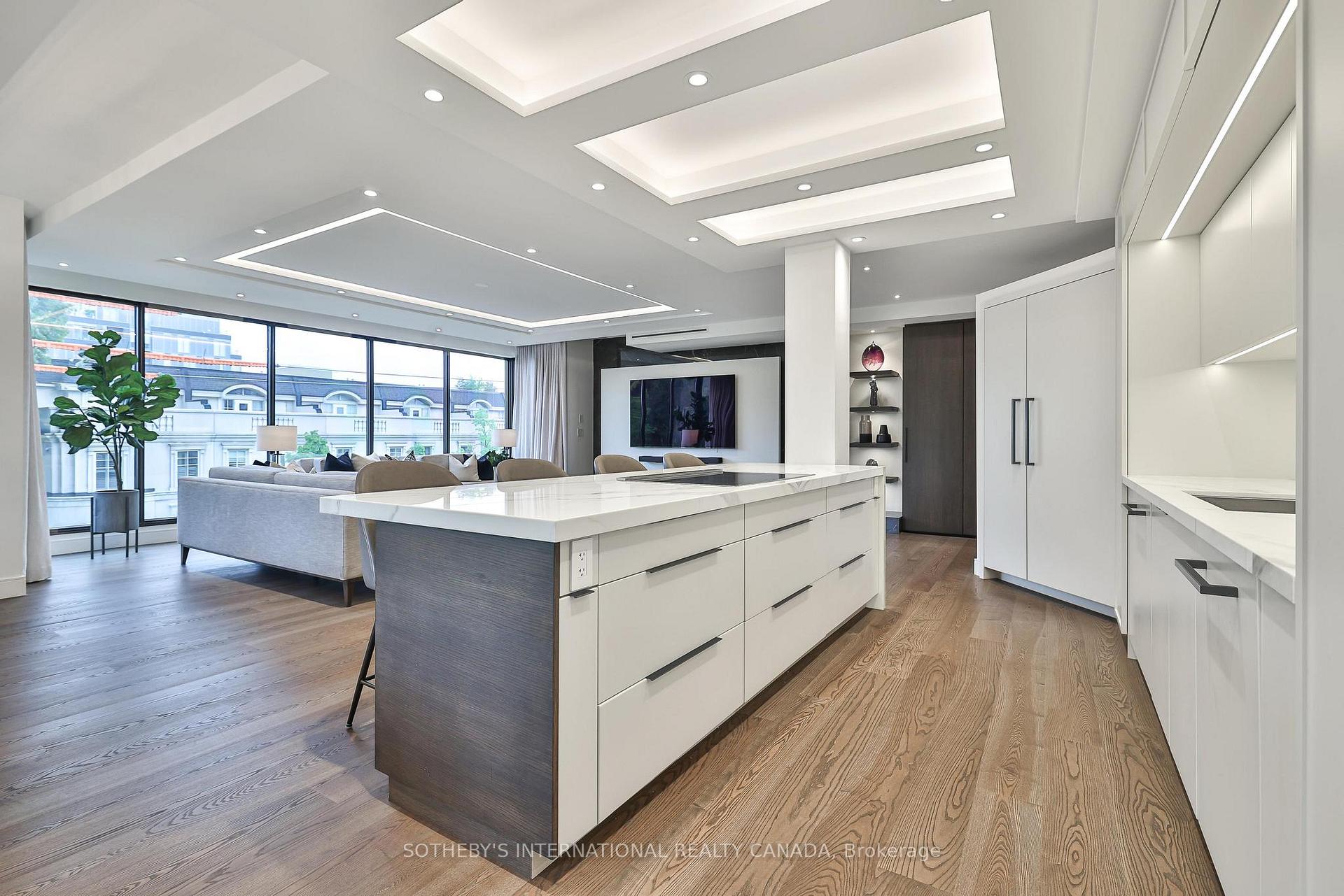 342 Spadina Road 405