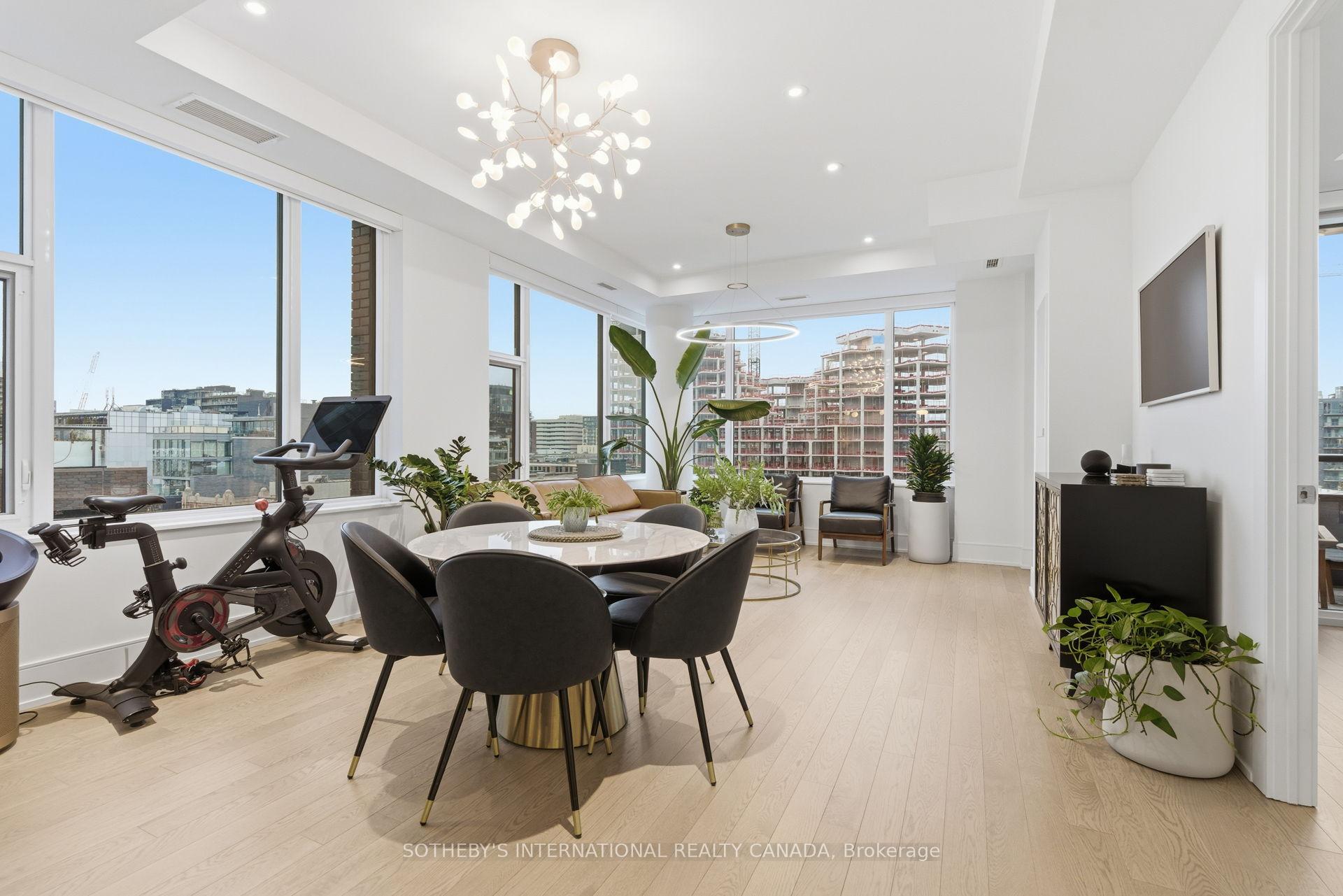 455 Wellington Street W 702