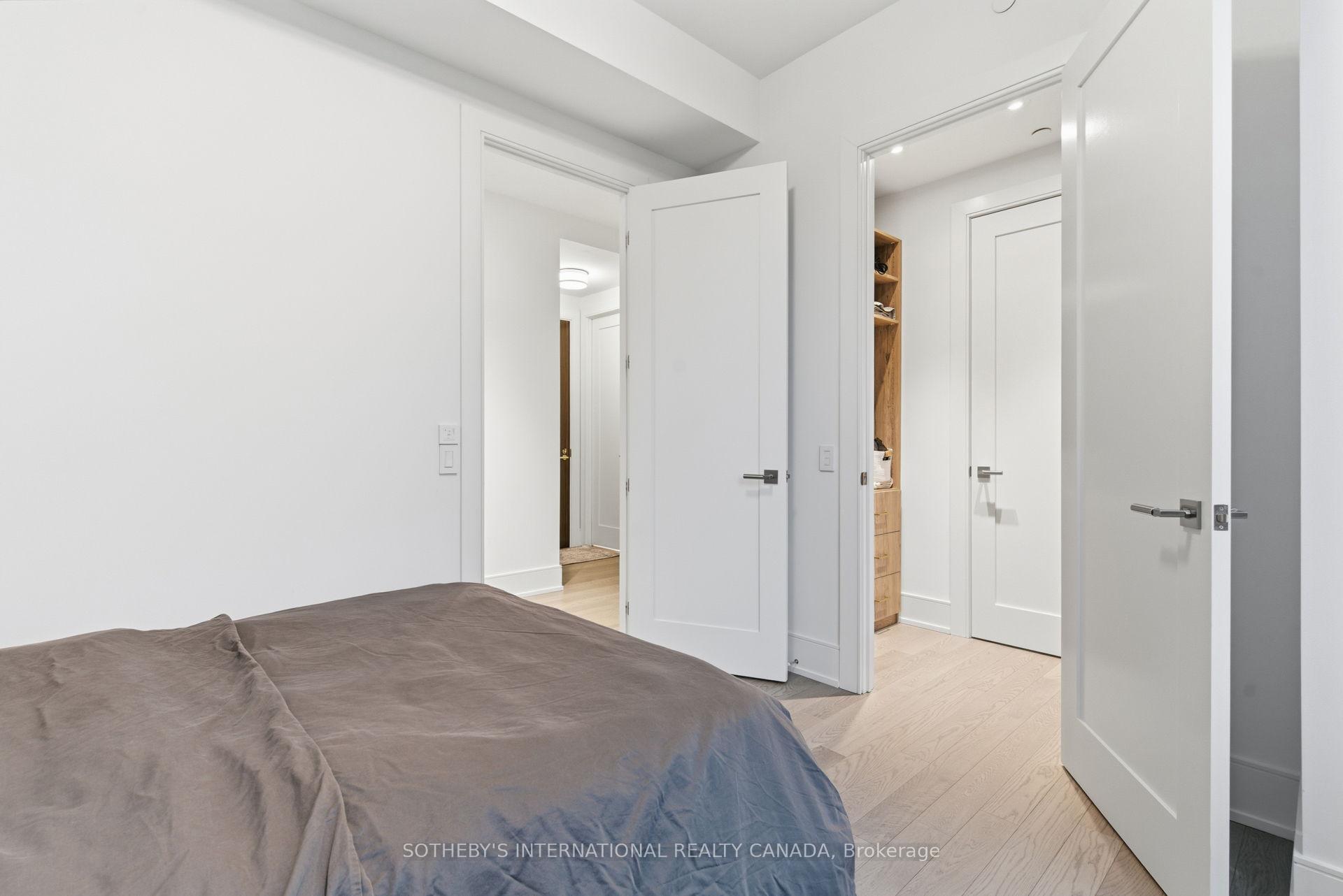 455 Wellington Street W 702