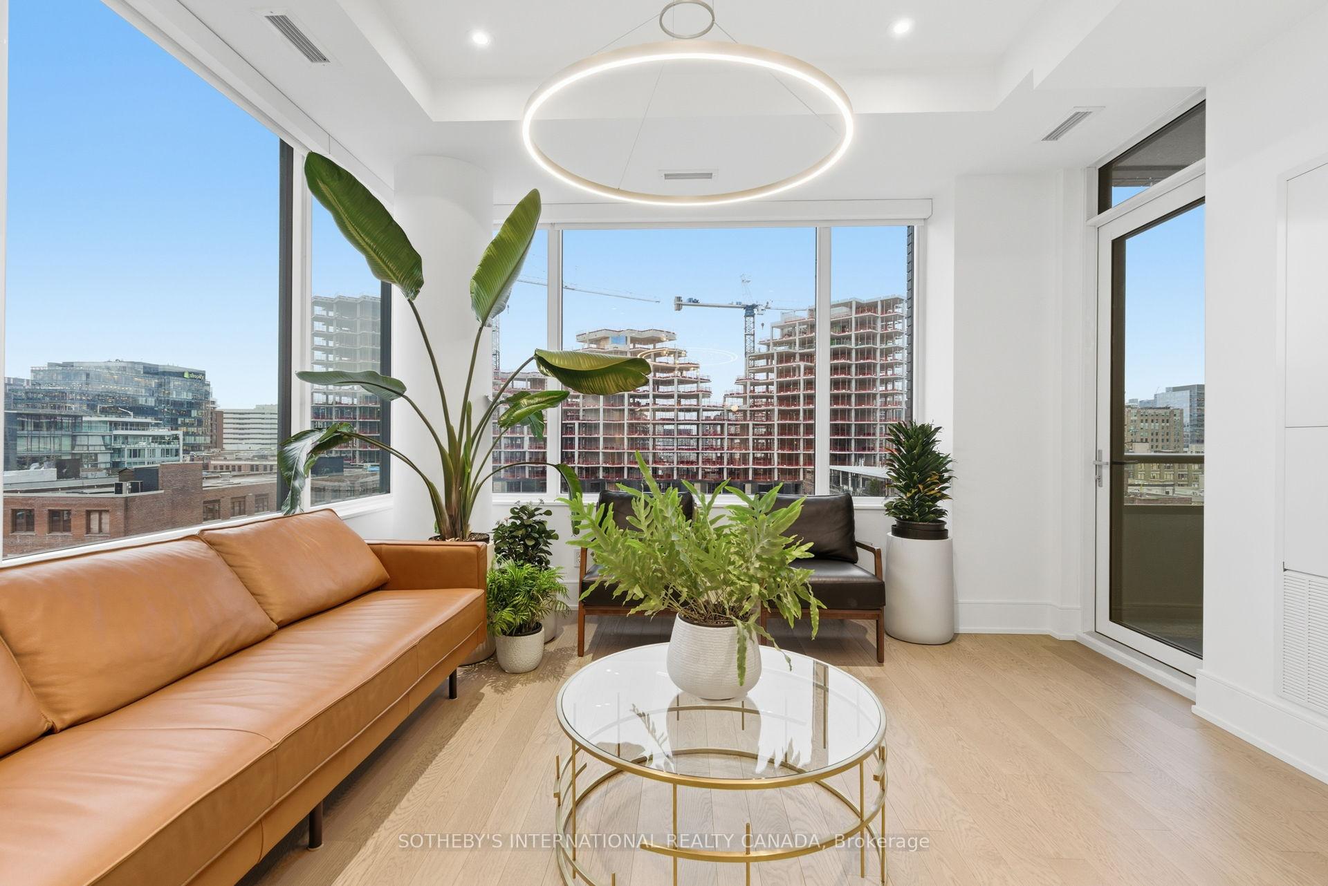 455 Wellington Street W 702