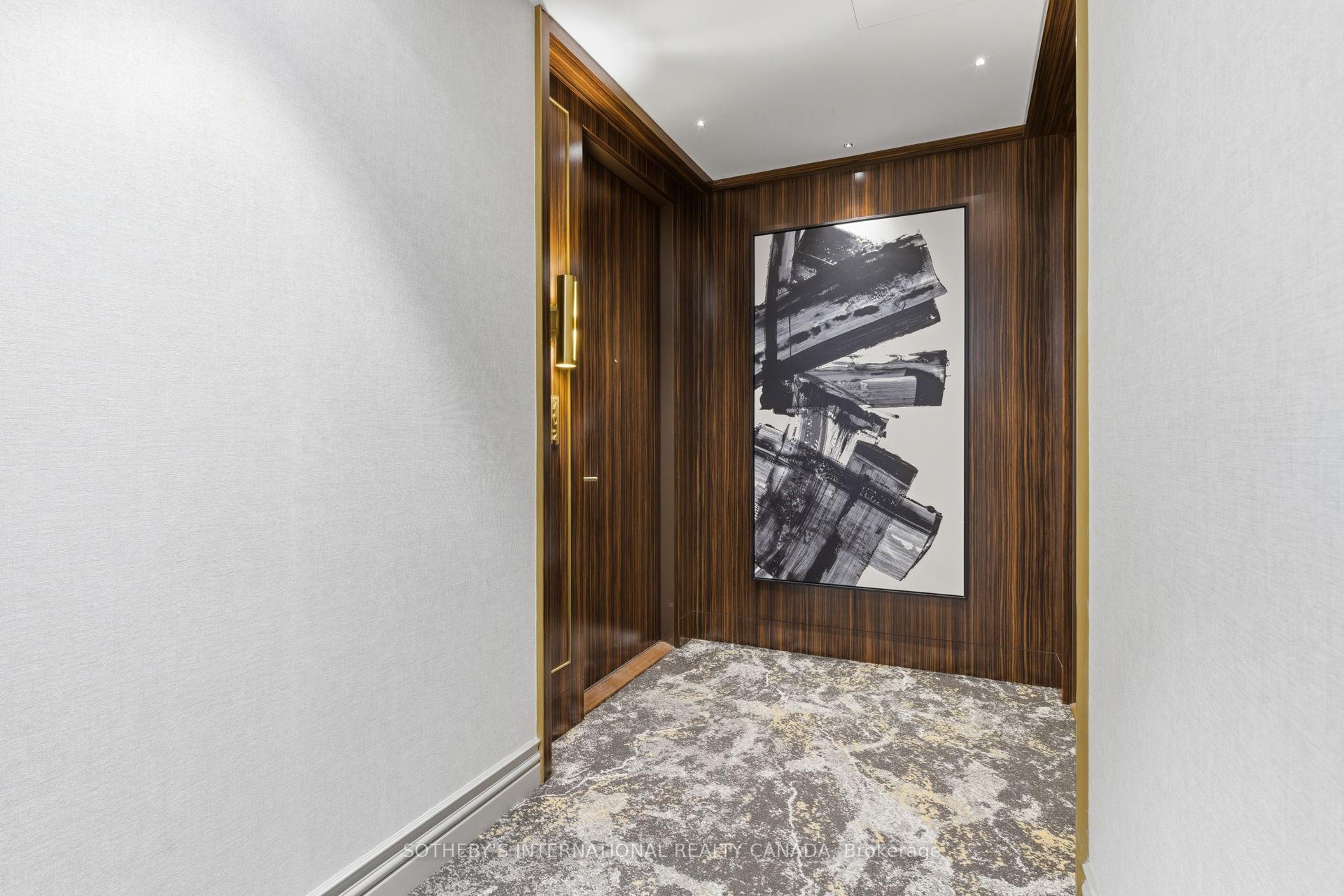 455 Wellington Street W 702