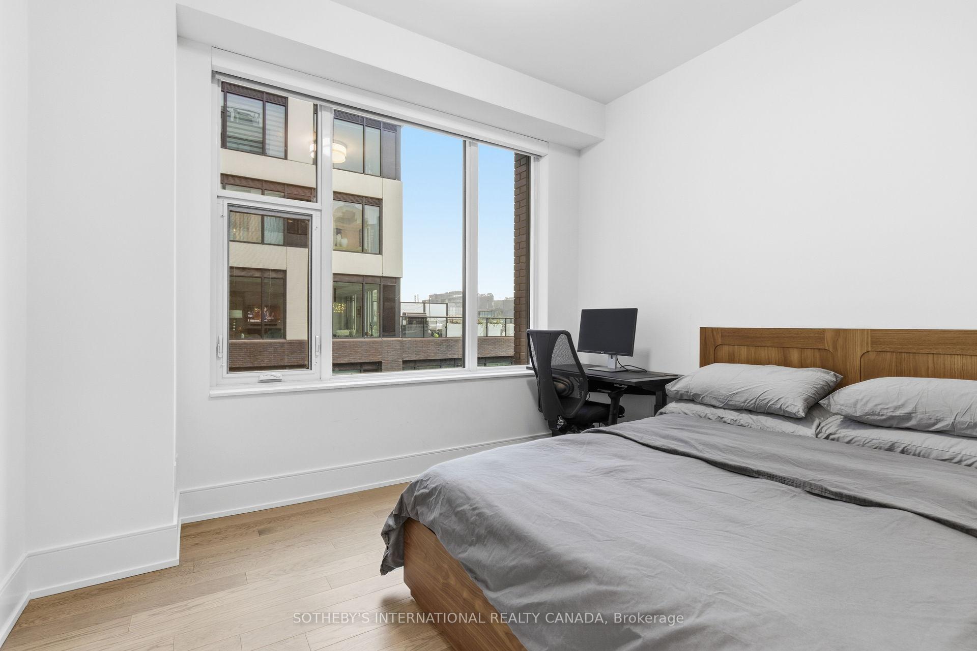 455 Wellington Street W 702