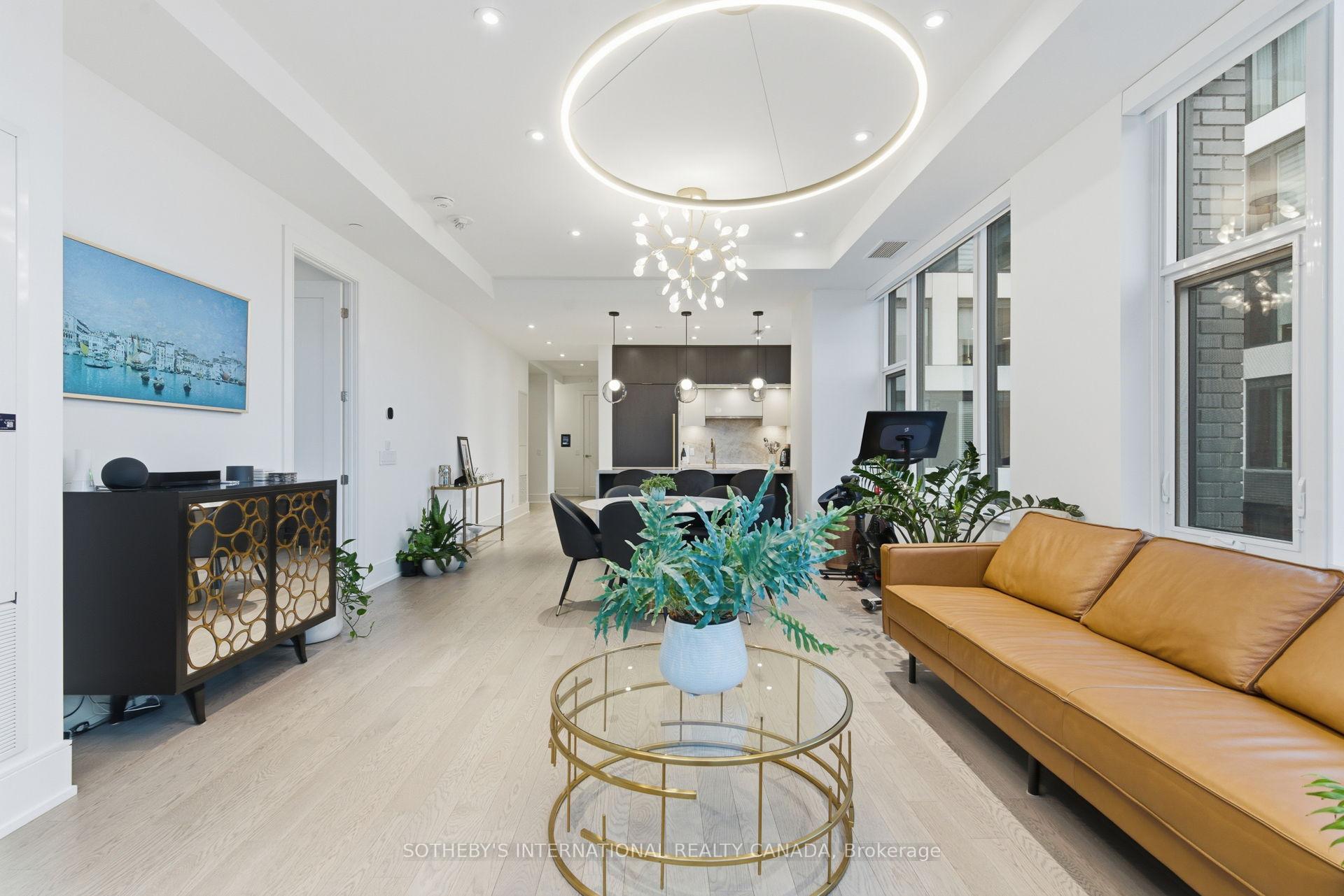 455 Wellington Street W 702