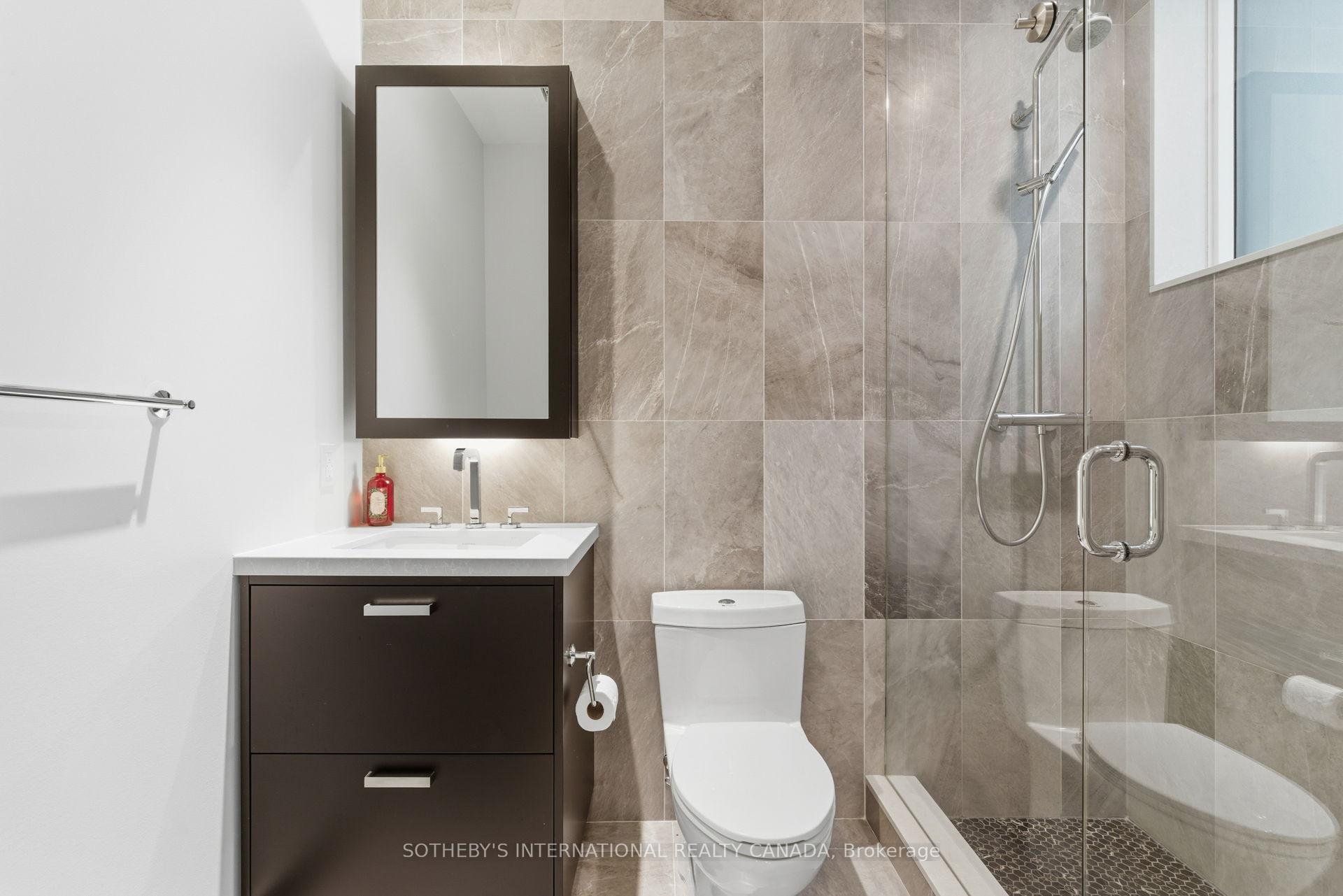 455 Wellington Street W 702