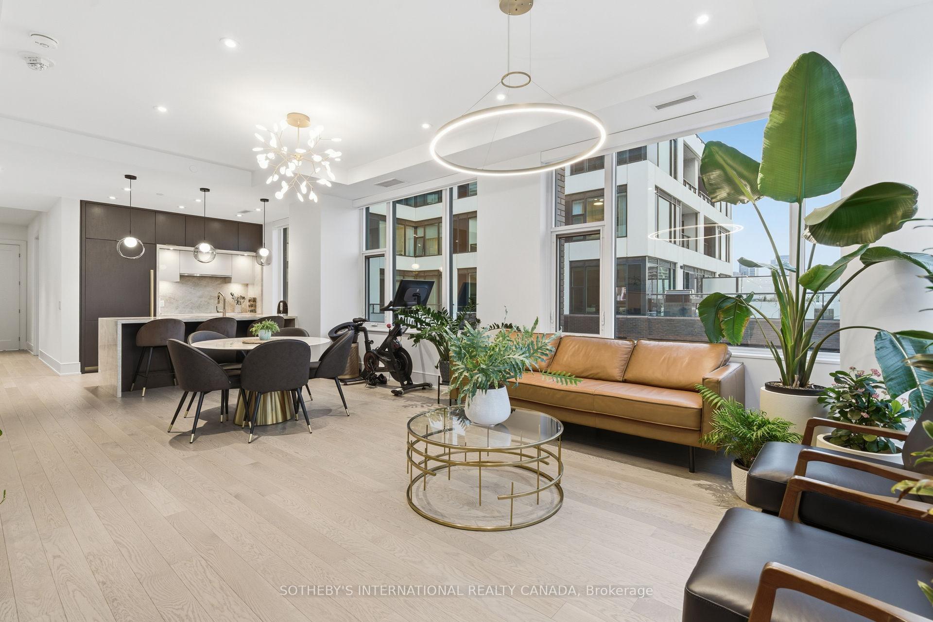 455 Wellington Street W 702