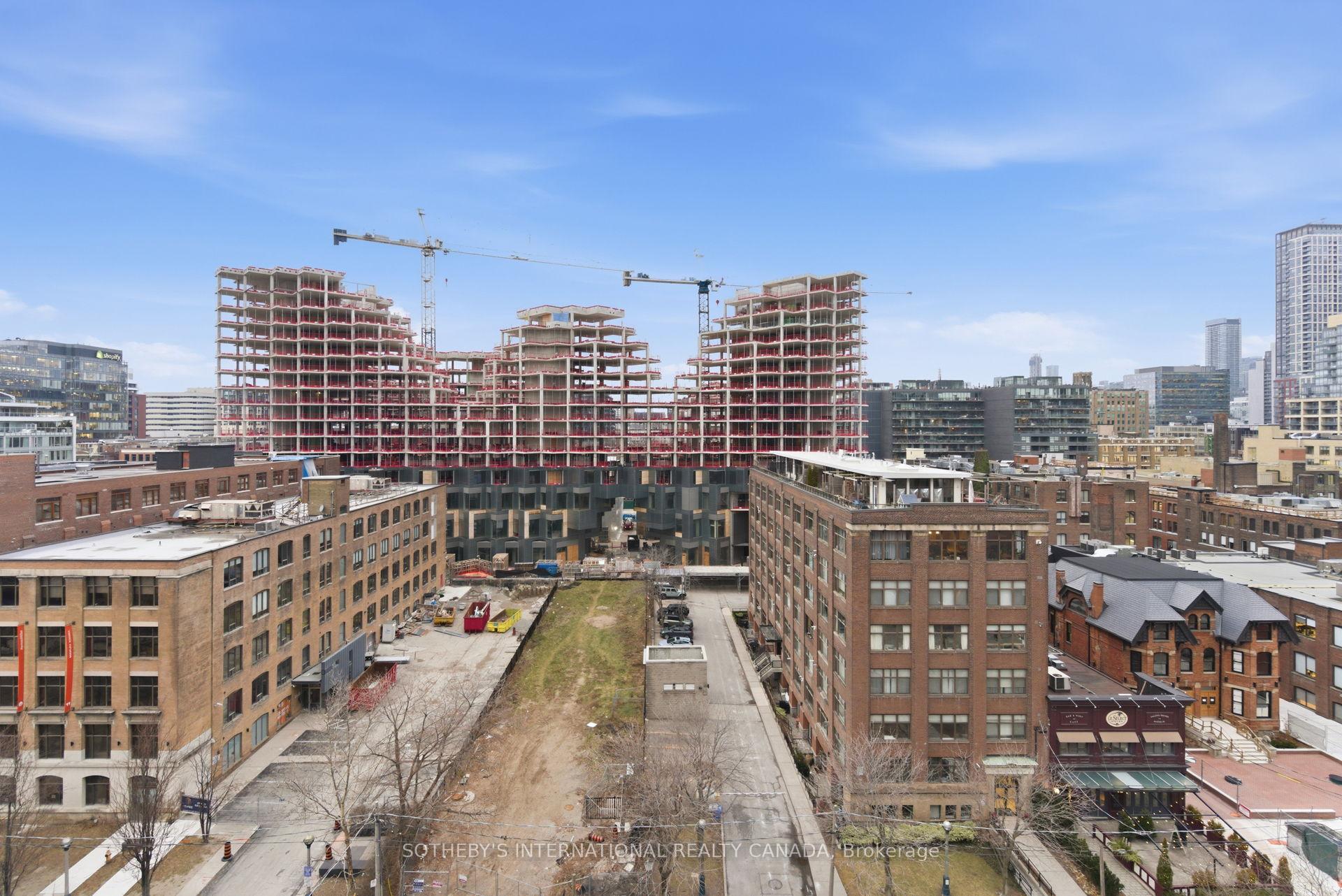 455 Wellington Street W 702