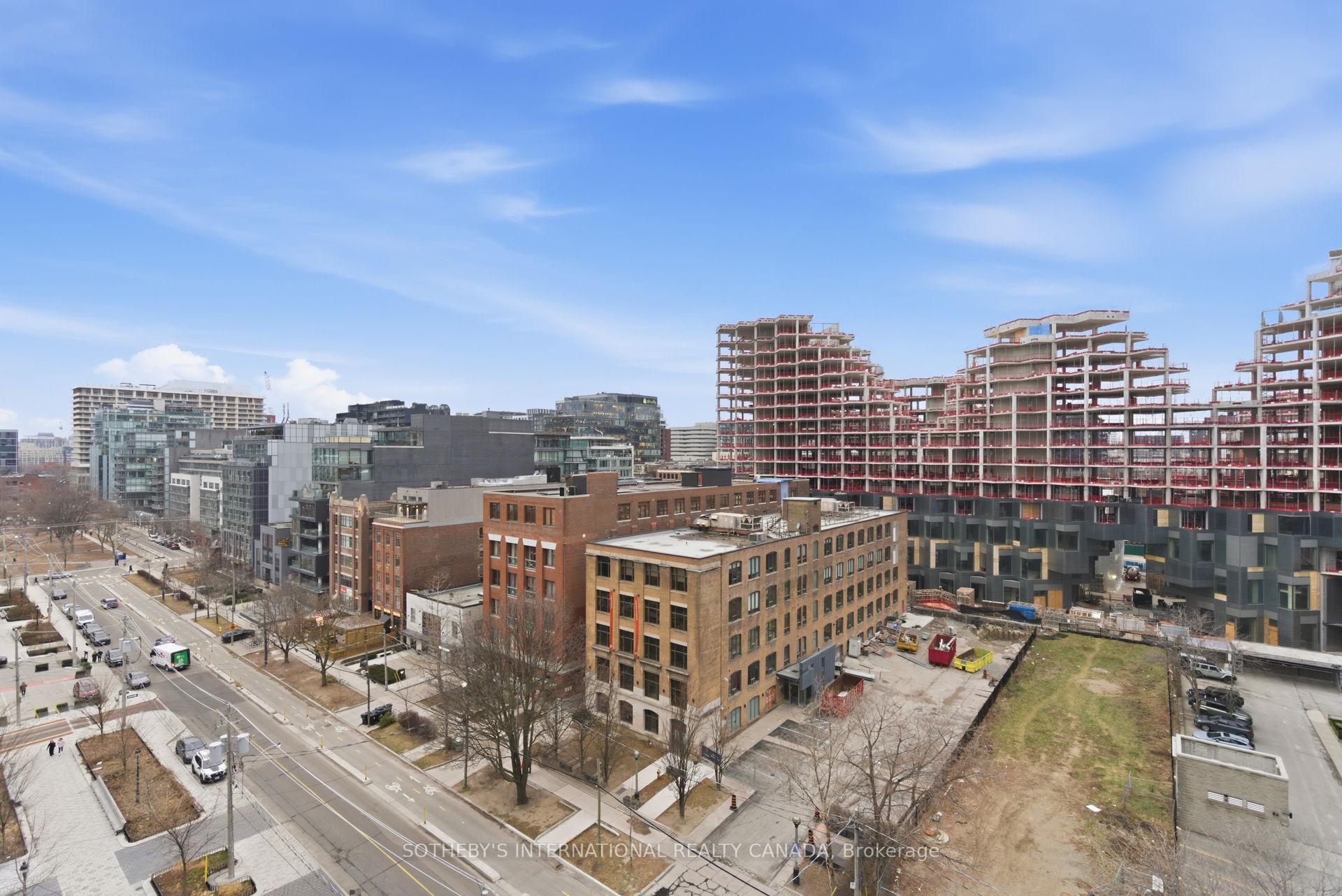 455 Wellington Street W 702