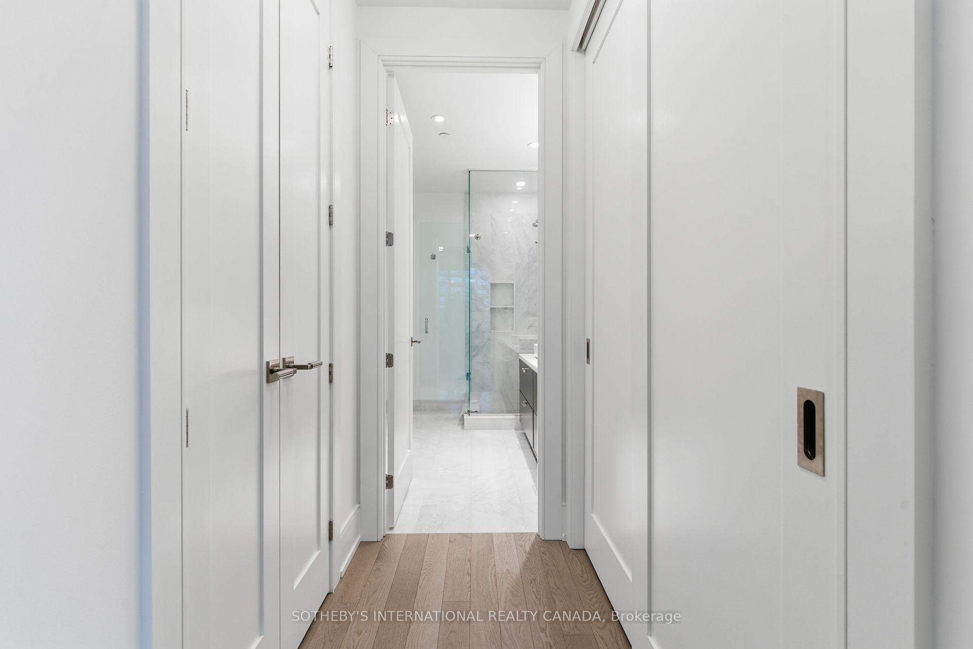 455 Wellington Street W 702