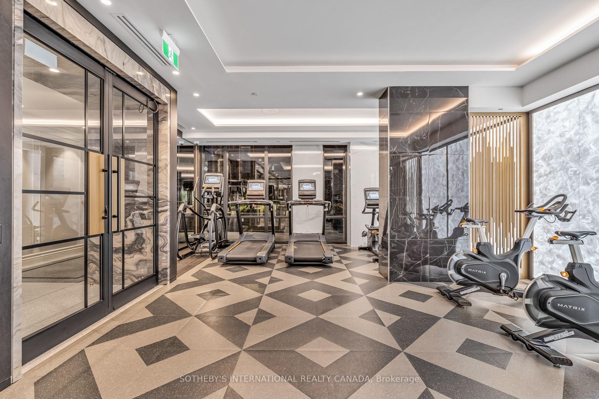 455 Wellington Street W 702