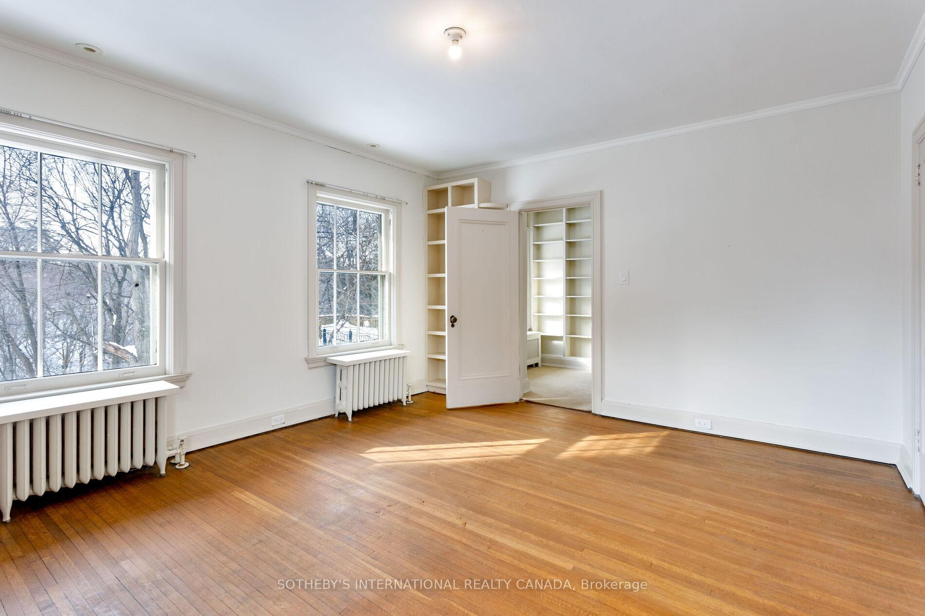 16 Rose Park Crescent