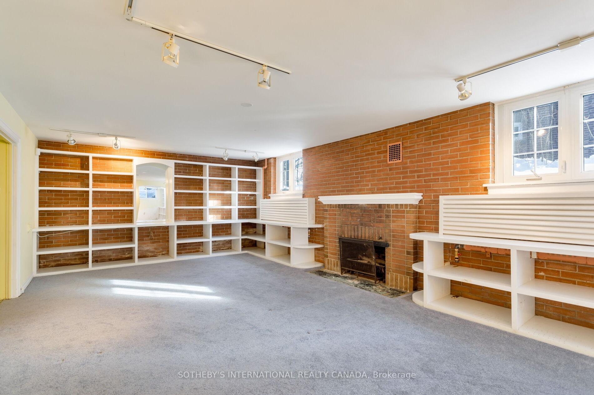 16 Rose Park Crescent